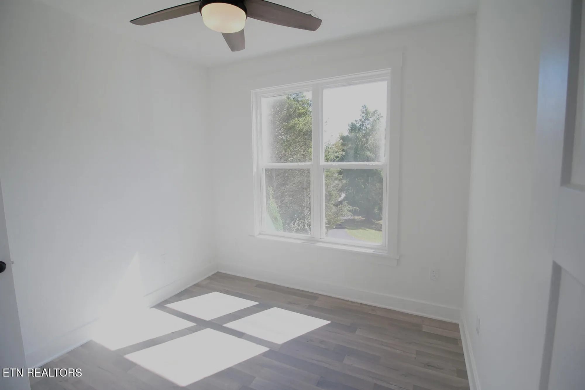 Property Slideshow image 11 of 23 | 305 kawga trce, Loudon, TN, 37774