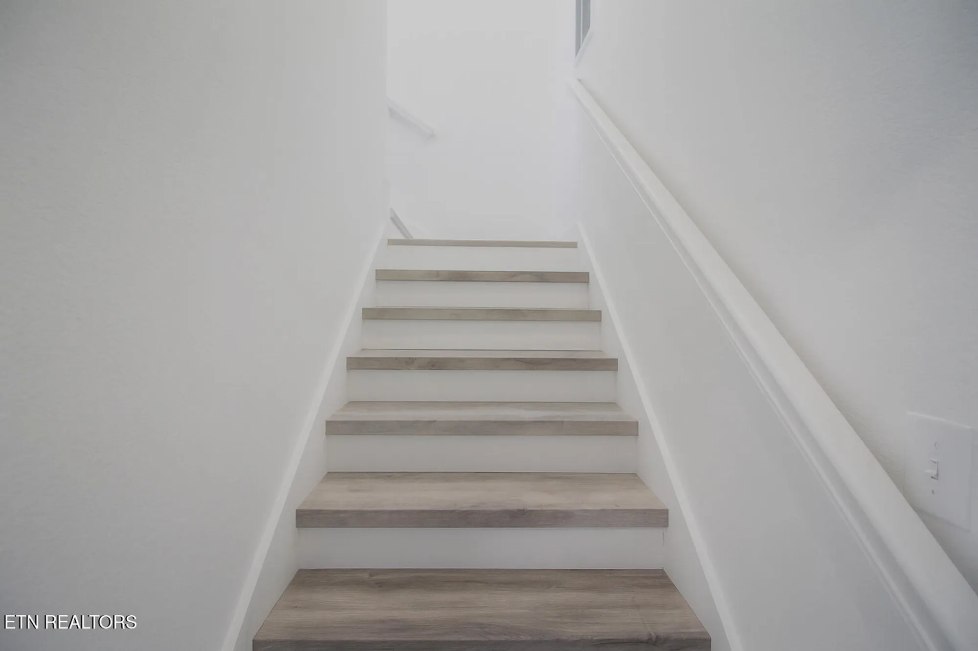 Property Slideshow image 12 of 23 | 305 kawga trce, Loudon, TN, 37774