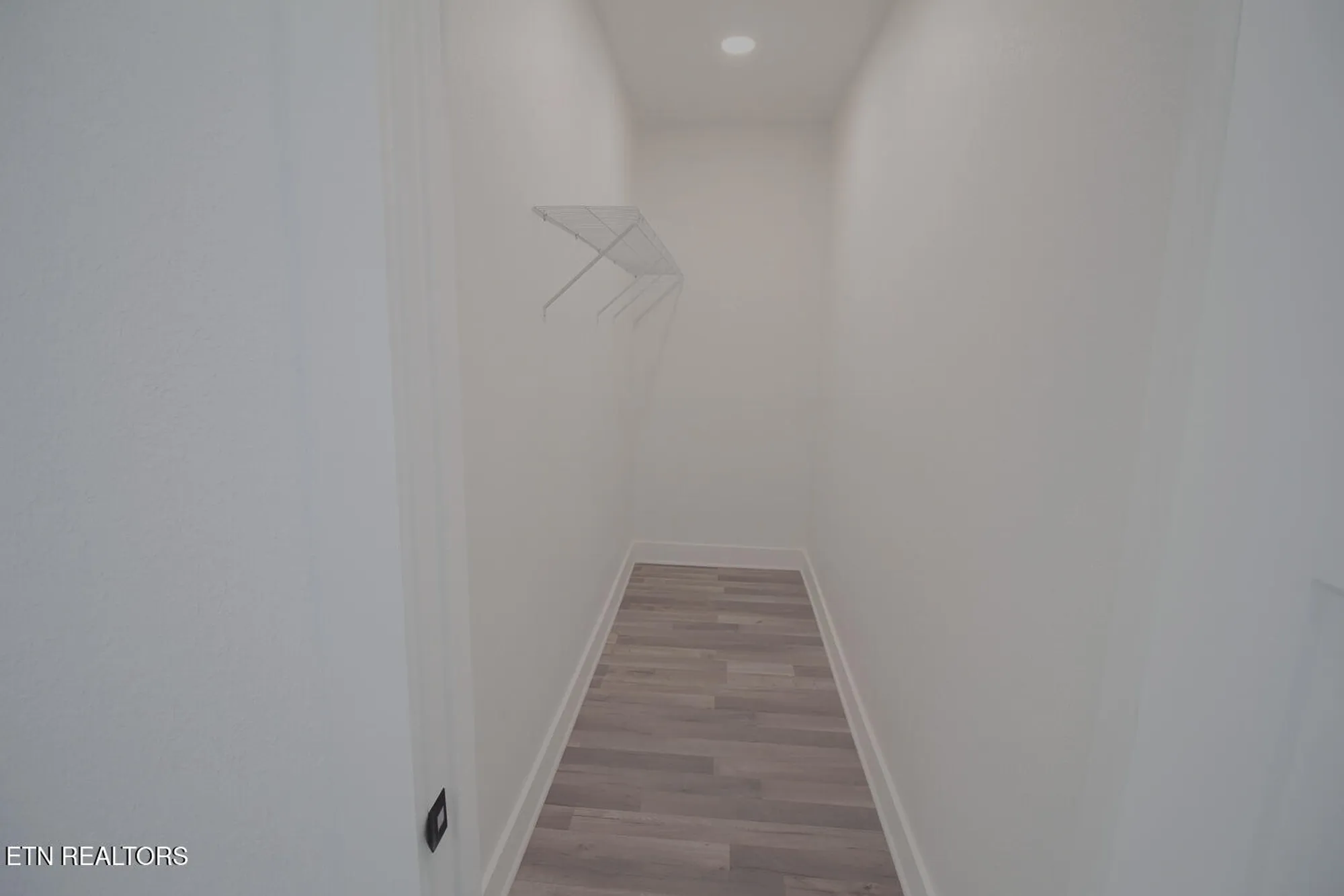 Property Slideshow image 16 of 23 | 305 kawga trce, Loudon, TN, 37774