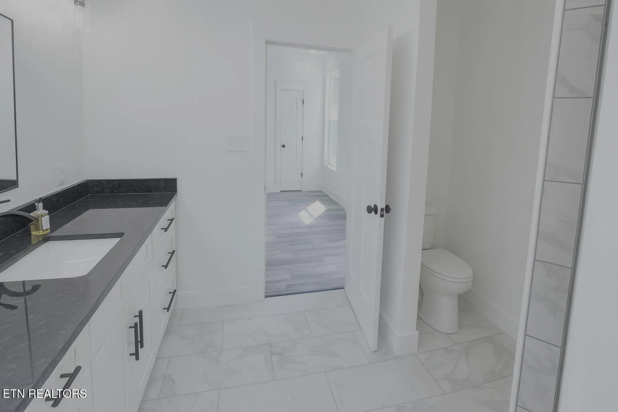 Property Slideshow image 18 of 23 | 305 kawga trce, Loudon, TN, 37774