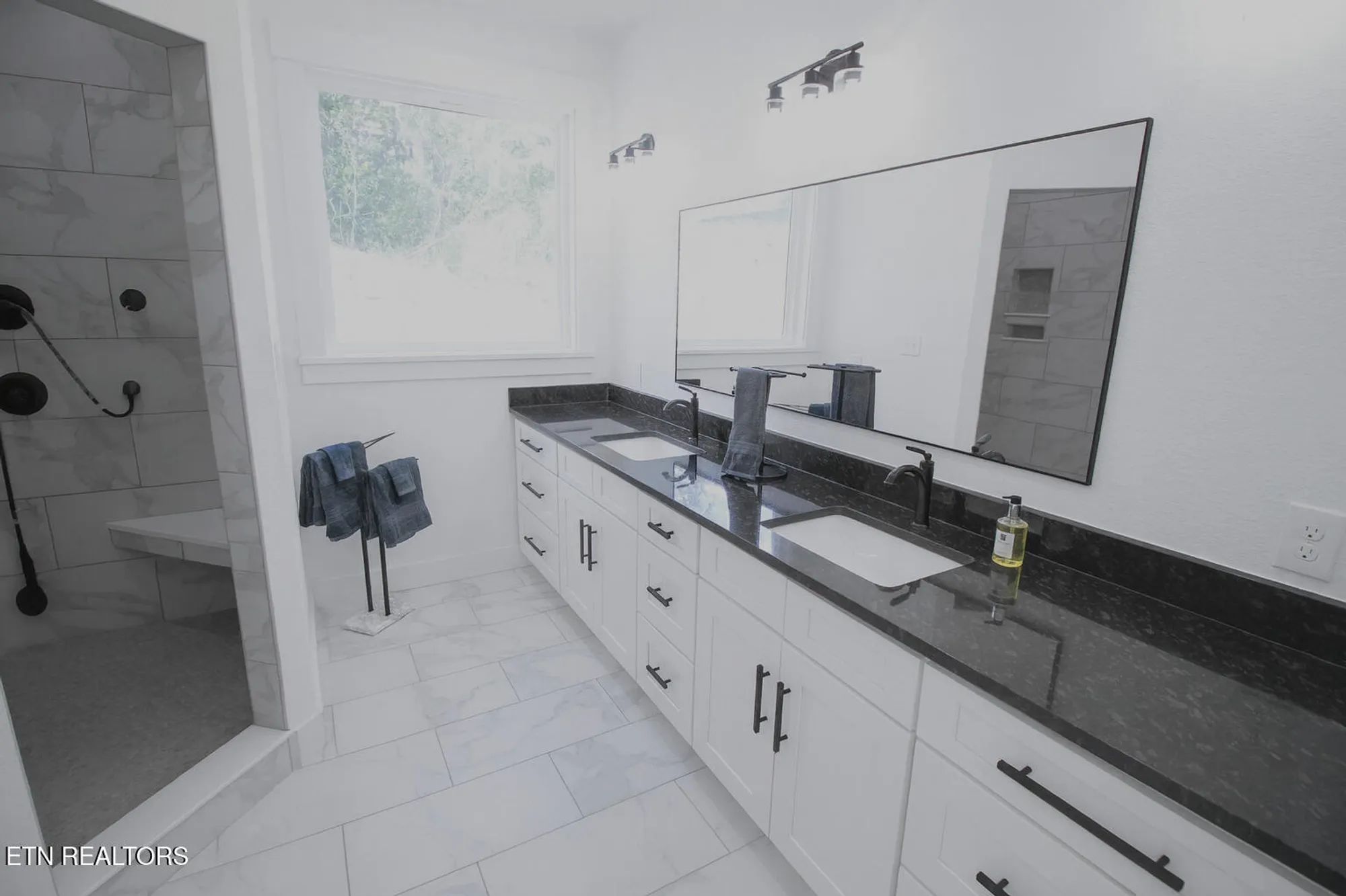 Property Slideshow image 19 of 23 | 305 kawga trce, Loudon, TN, 37774