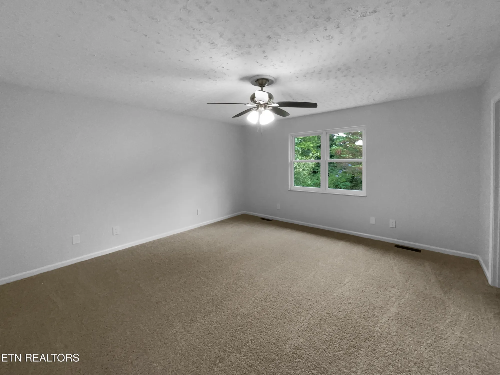 Property Slideshow image 14 of 28 | 322 chatuga ln, Loudon, TN, 37774