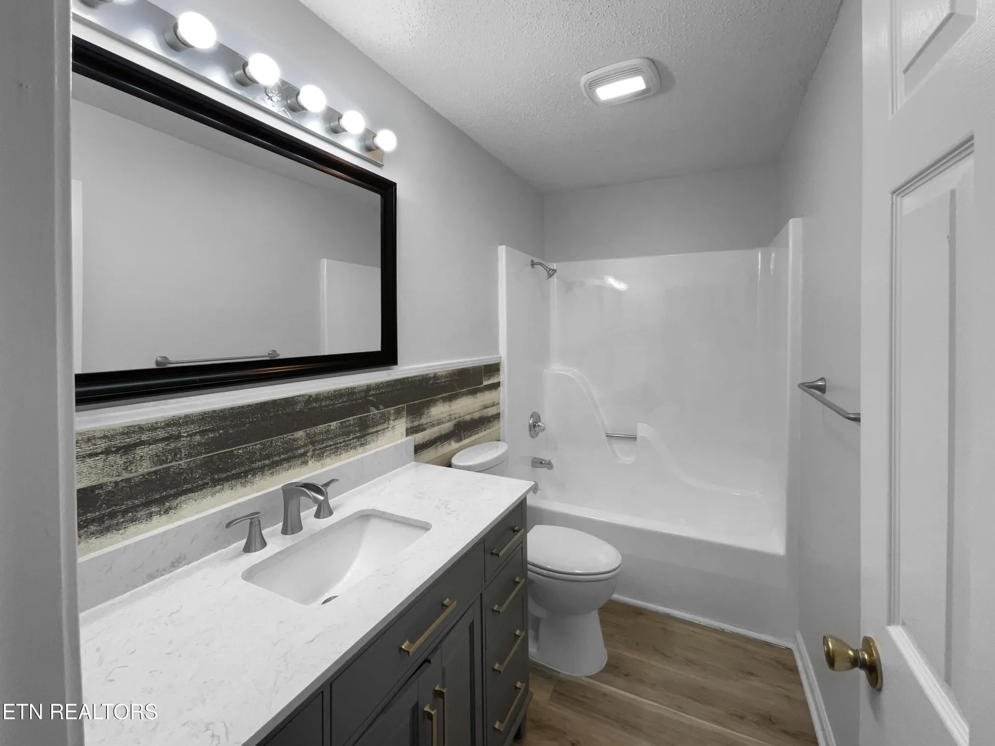 Property Slideshow image 16 of 28 | 322 chatuga ln, Loudon, TN, 37774