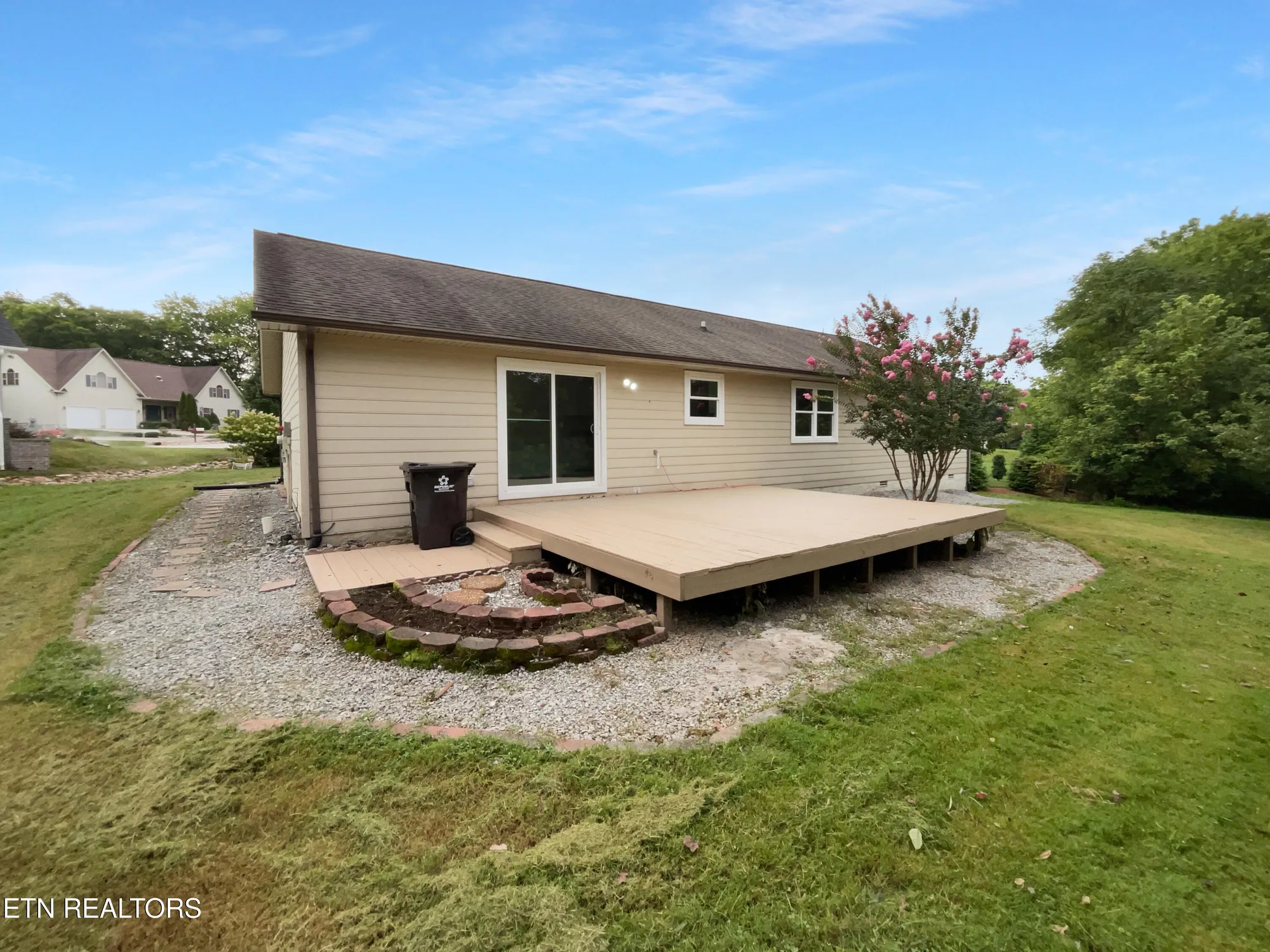 Property Slideshow image 26 of 28 | 322 chatuga ln, Loudon, TN, 37774