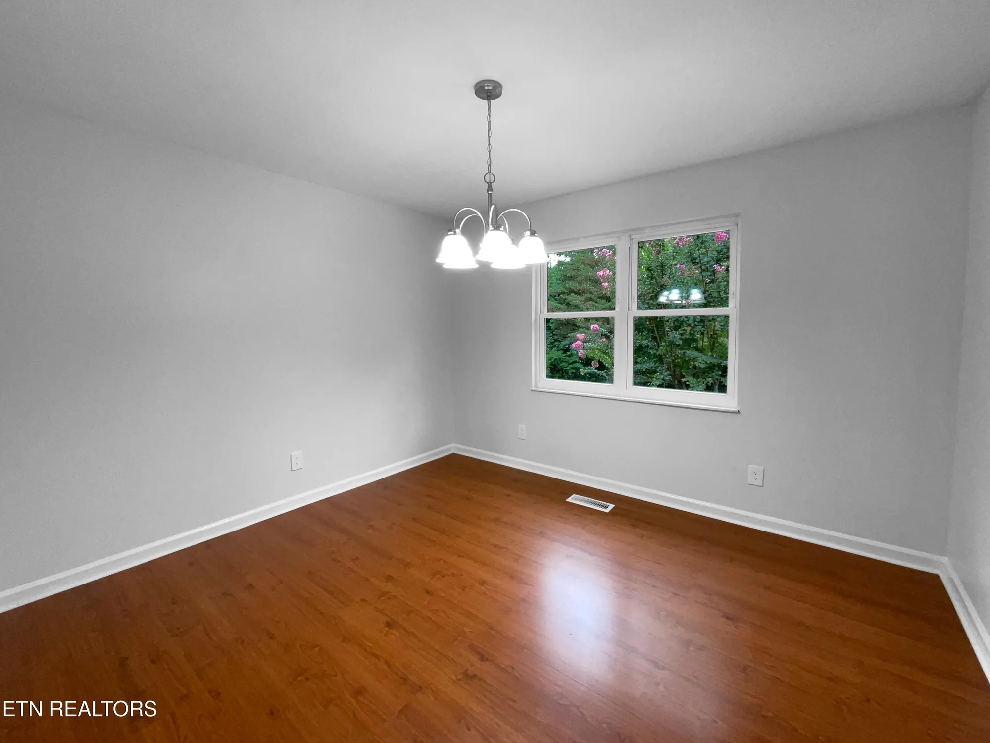 Property Slideshow image 11 of 28 | 322 chatuga ln, Loudon, TN, 37774