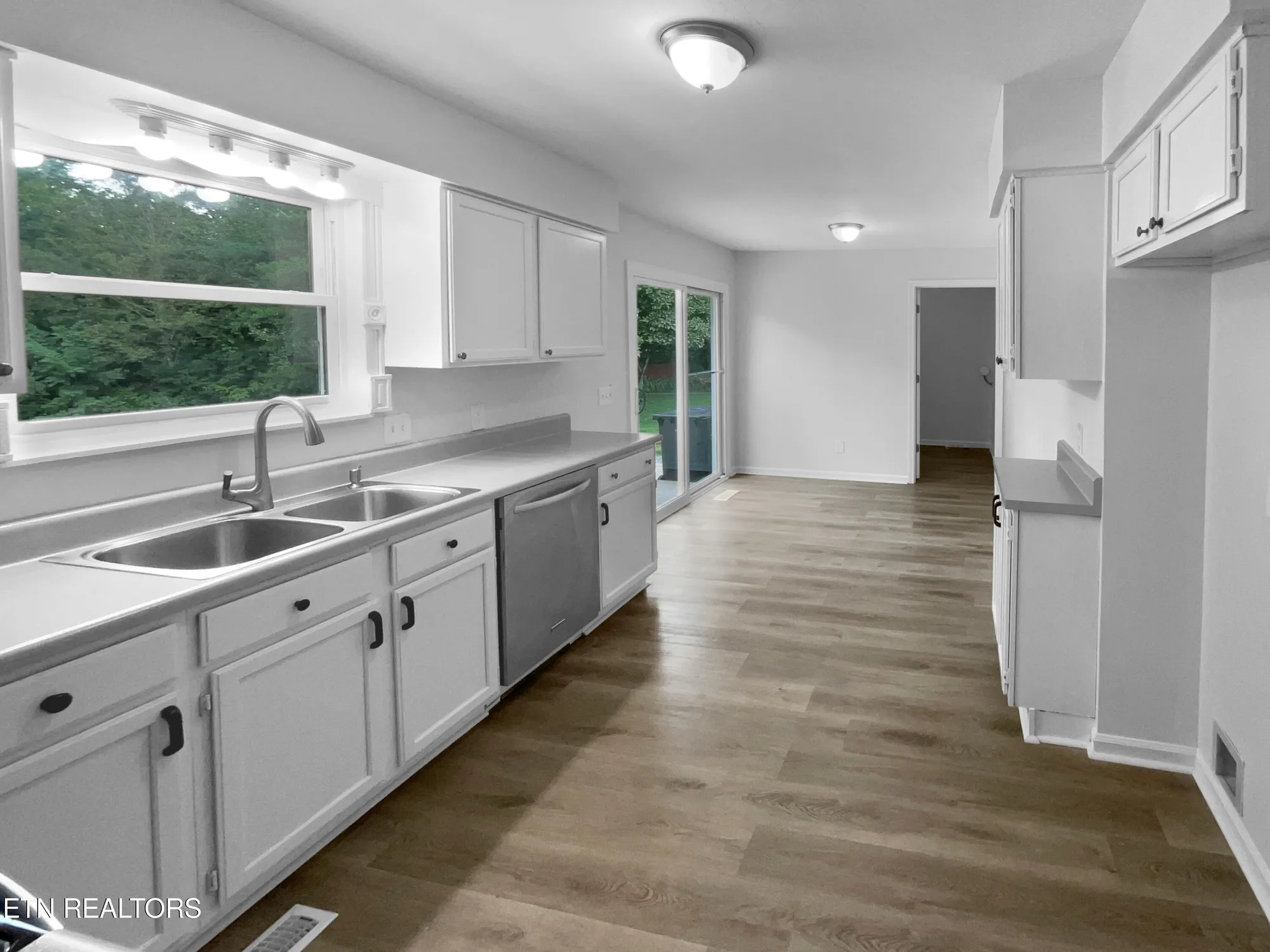 Property Slideshow image 8 of 28 | 322 chatuga ln, Loudon, TN, 37774