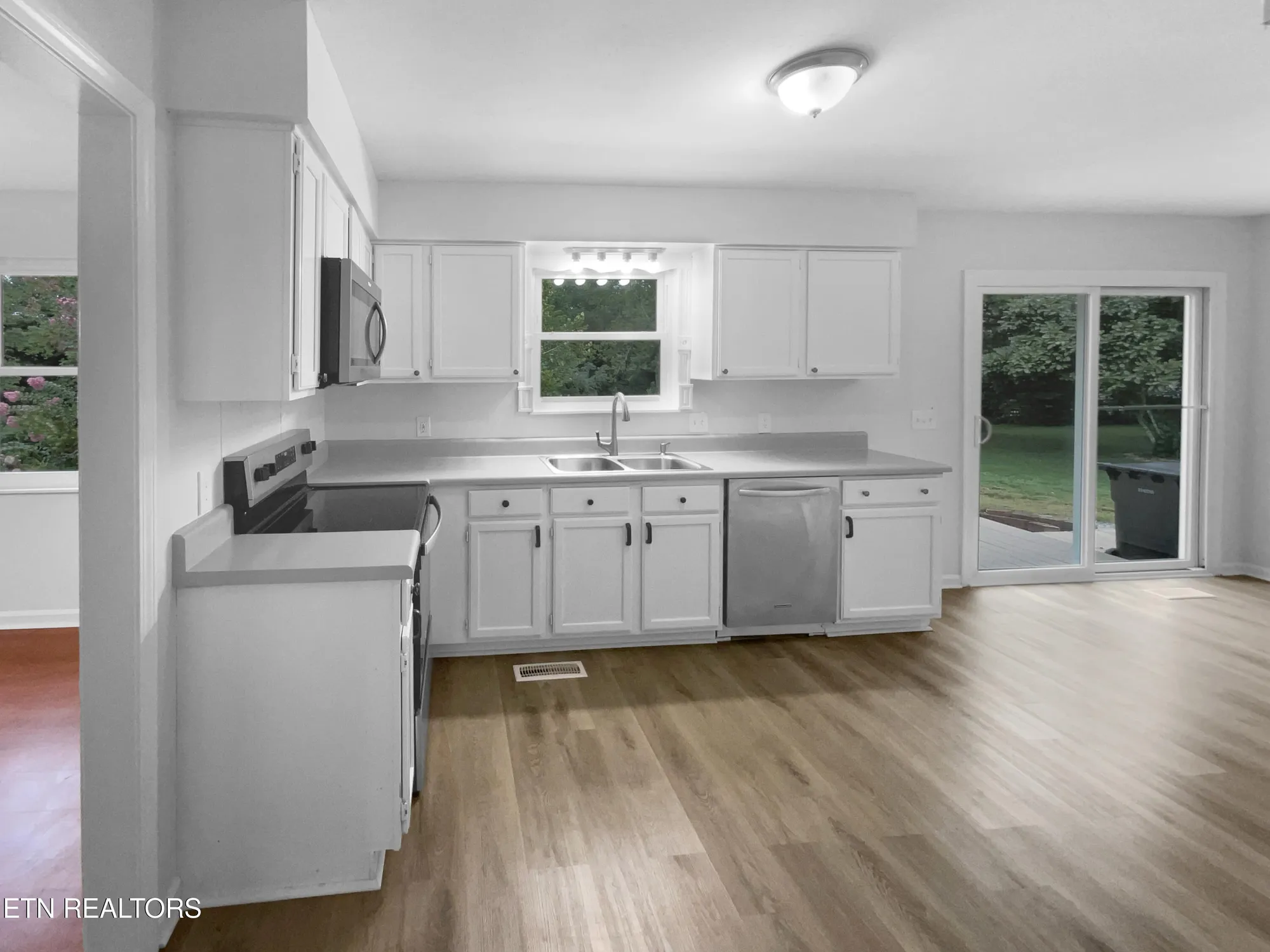 Property Slideshow image 9 of 28 | 322 chatuga ln, Loudon, TN, 37774