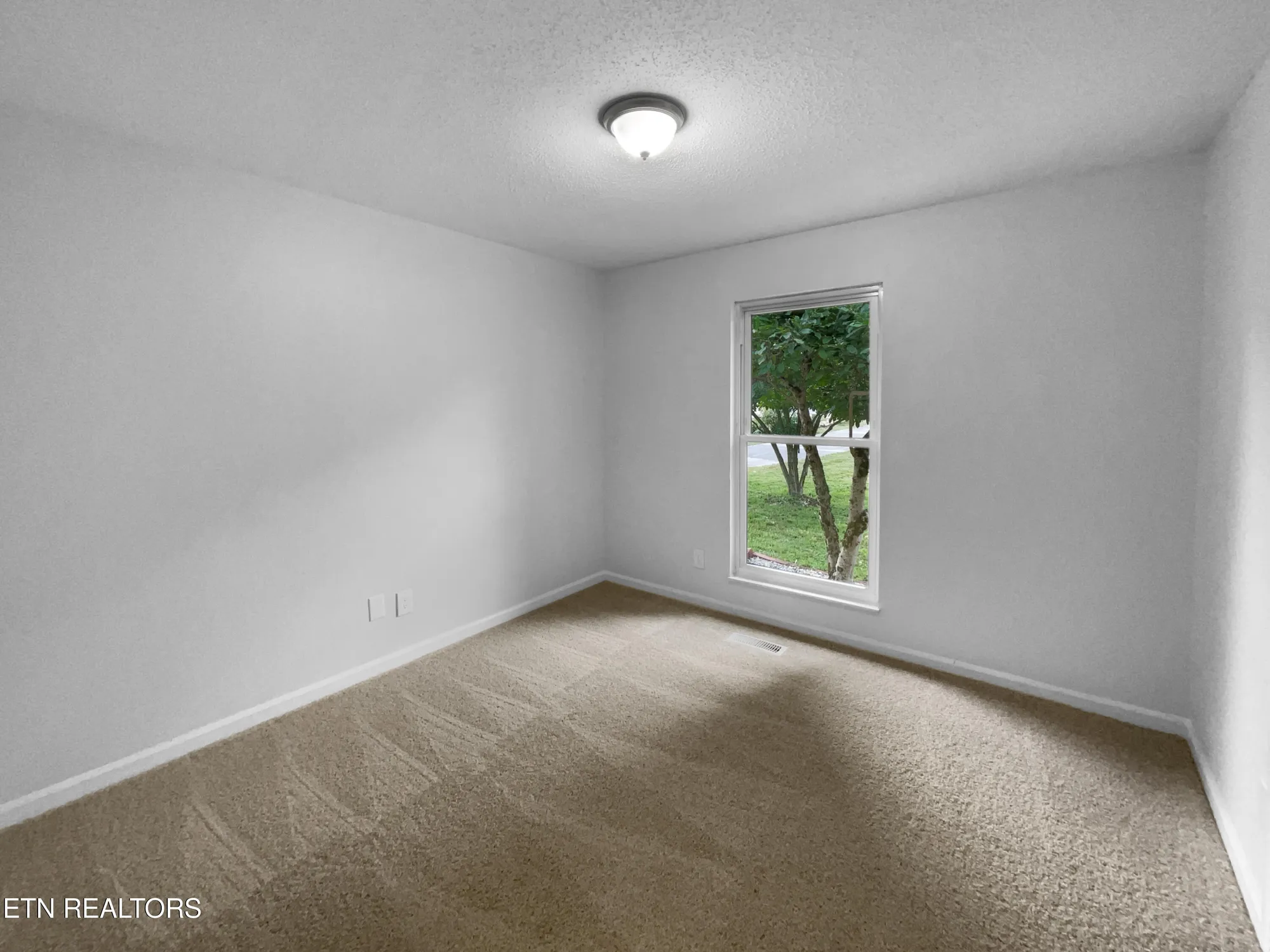 Property Slideshow image 20 of 28 | 322 chatuga ln, Loudon, TN, 37774