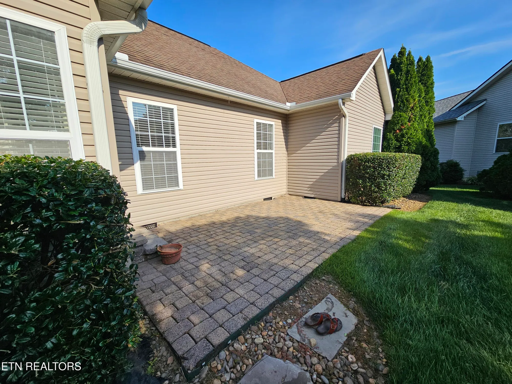 Property Slideshow image 3 of 19 | 208 kiowa pt, Loudon, TN, 37774