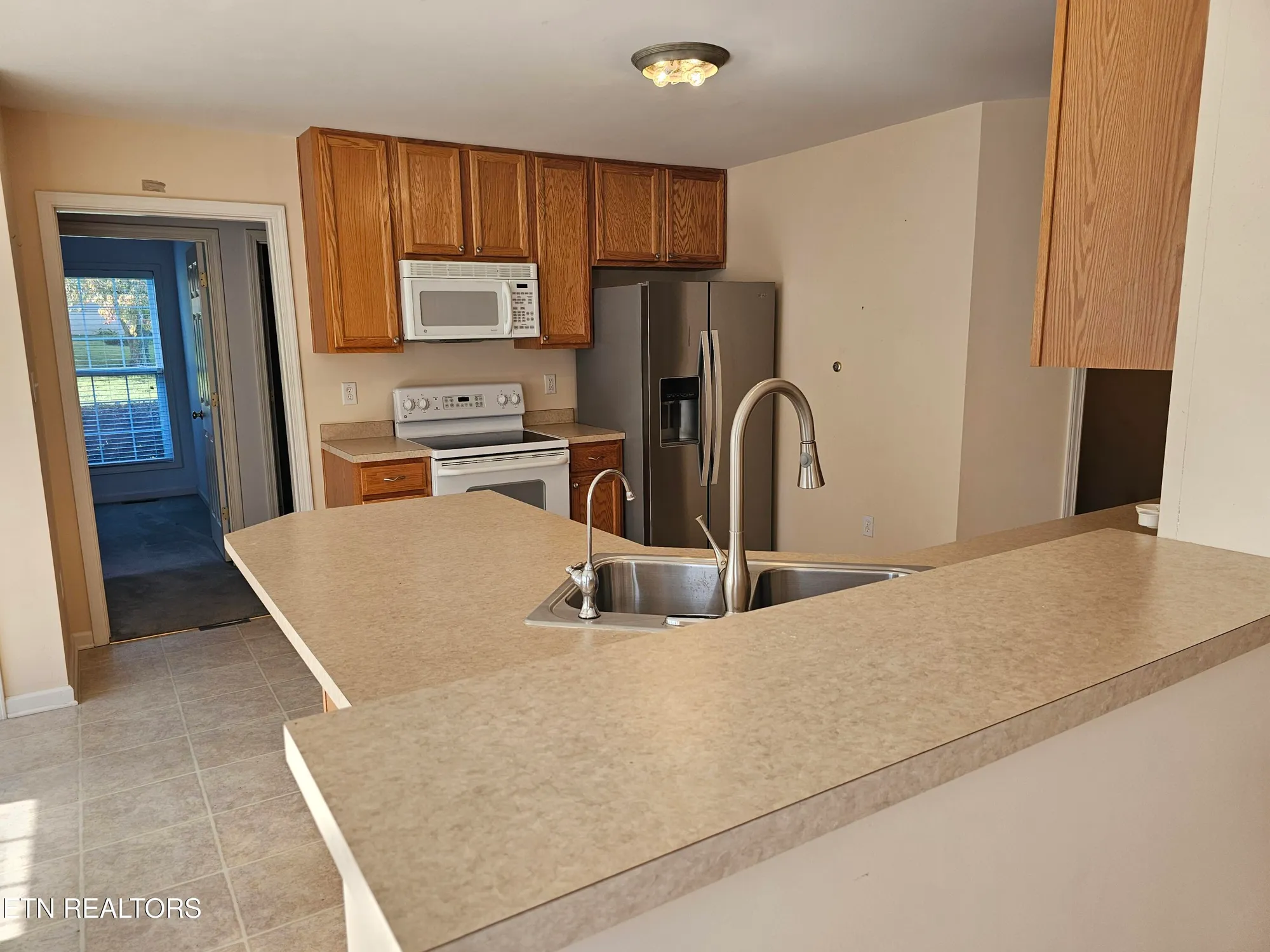 Property Slideshow image 6 of 19 | 208 kiowa pt, Loudon, TN, 37774