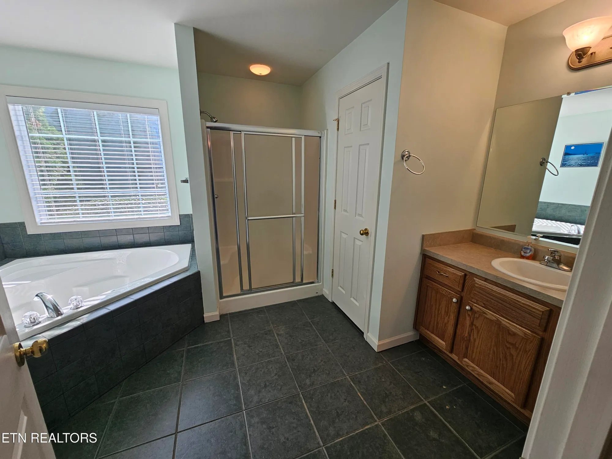 Property Slideshow image 13 of 19 | 208 kiowa pt, Loudon, TN, 37774