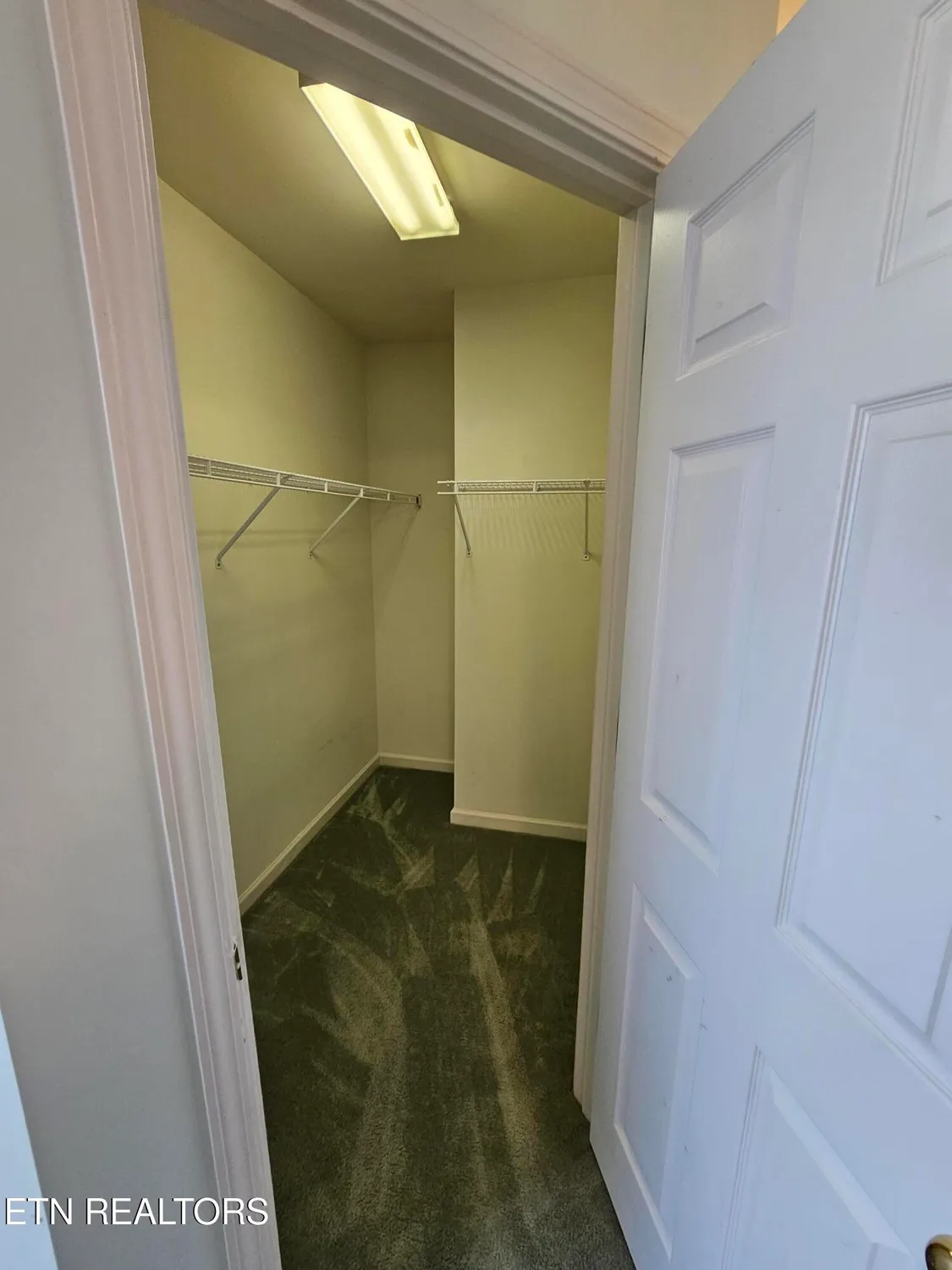 Property Slideshow image 11 of 19 | 208 kiowa pt, Loudon, TN, 37774