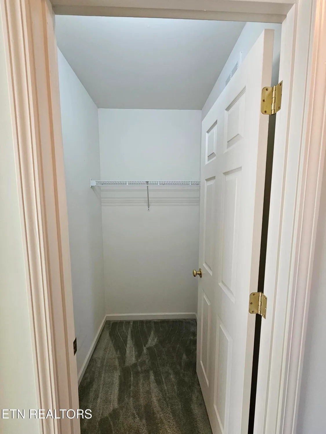 Property Slideshow image 12 of 19 | 208 kiowa pt, Loudon, TN, 37774