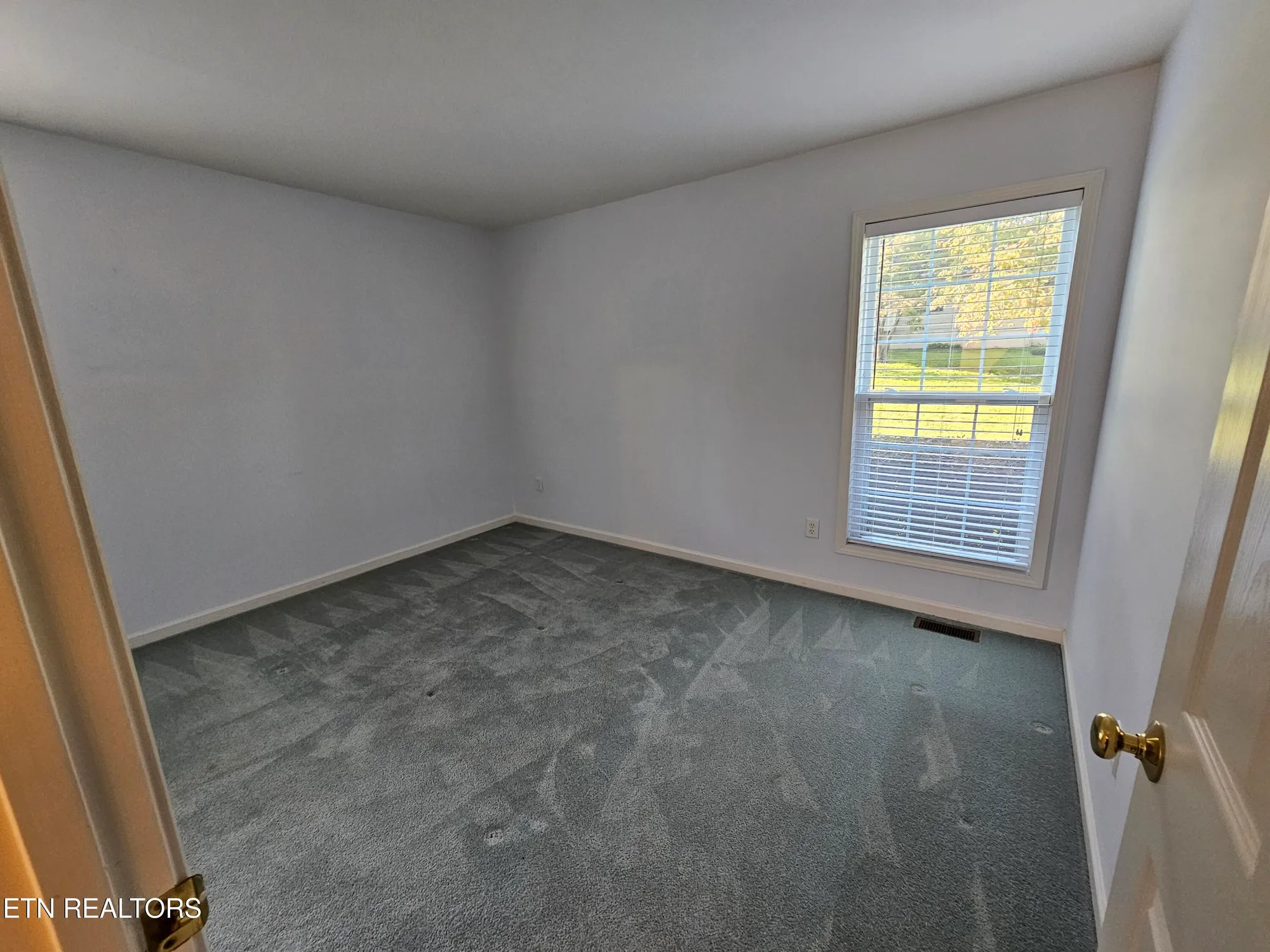 Property Slideshow image 14 of 19 | 208 kiowa pt, Loudon, TN, 37774