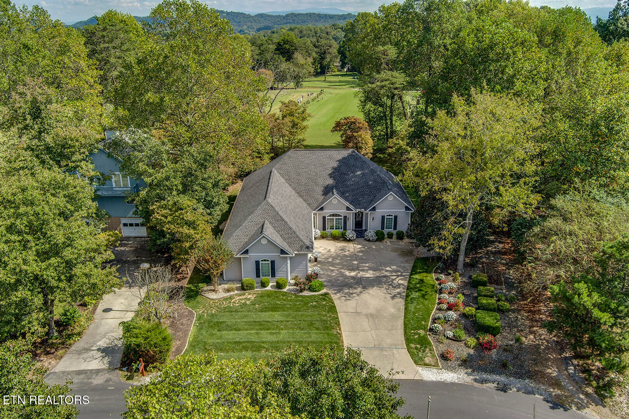 Property Slideshow image 2 of 58 | 223 oligi cir, Loudon, TN, 37774