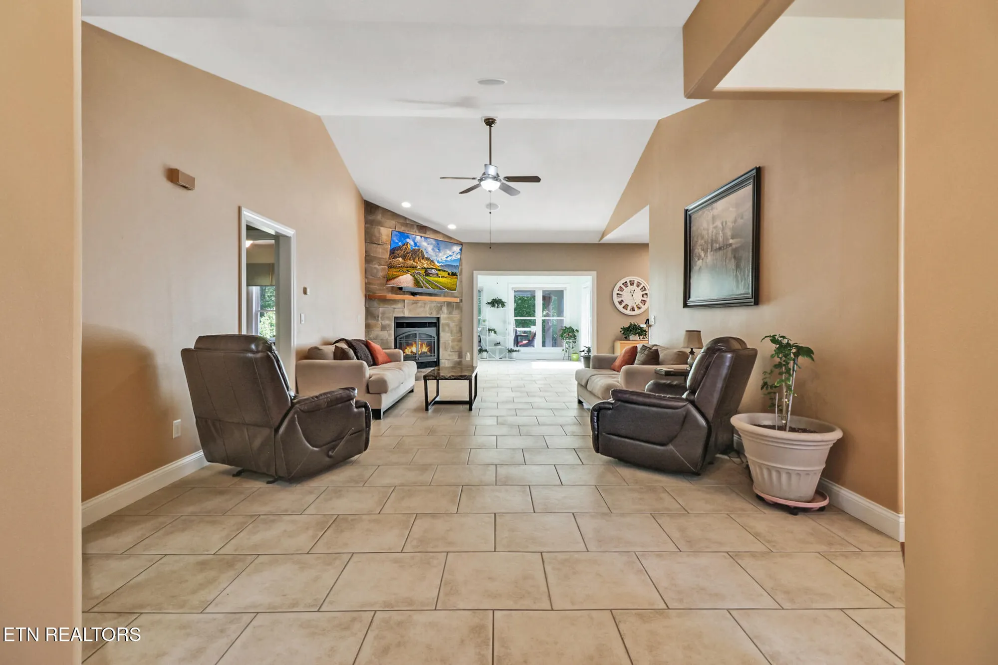 Property Slideshow image 17 of 58 | 57 inwood ter, Crossville, TN, 38558