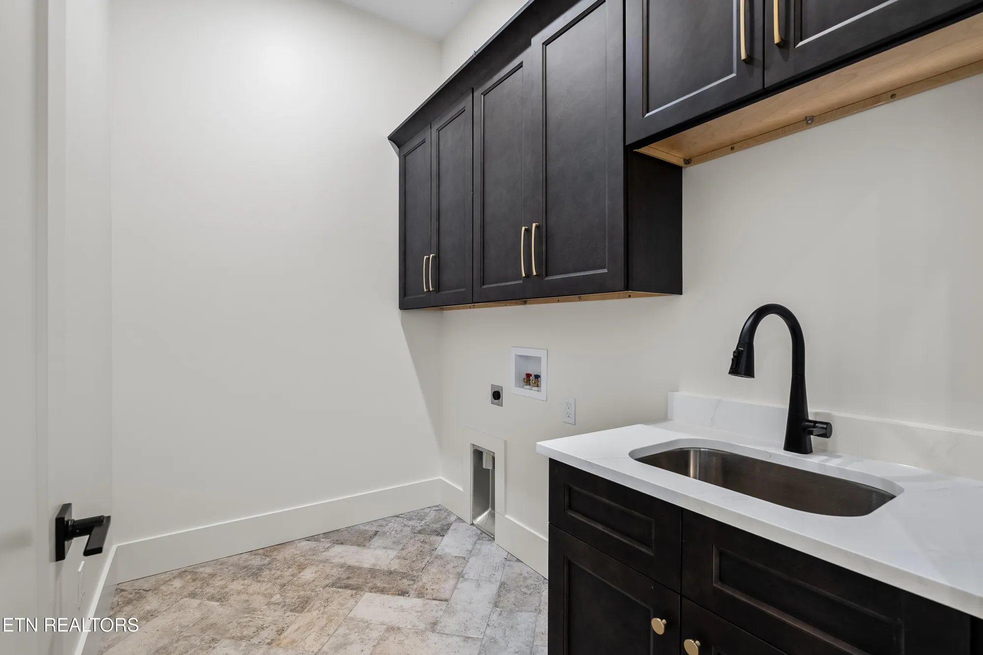 Property Slideshow image 35 of 45 | 117 inagehi way, Loudon, TN, 37774