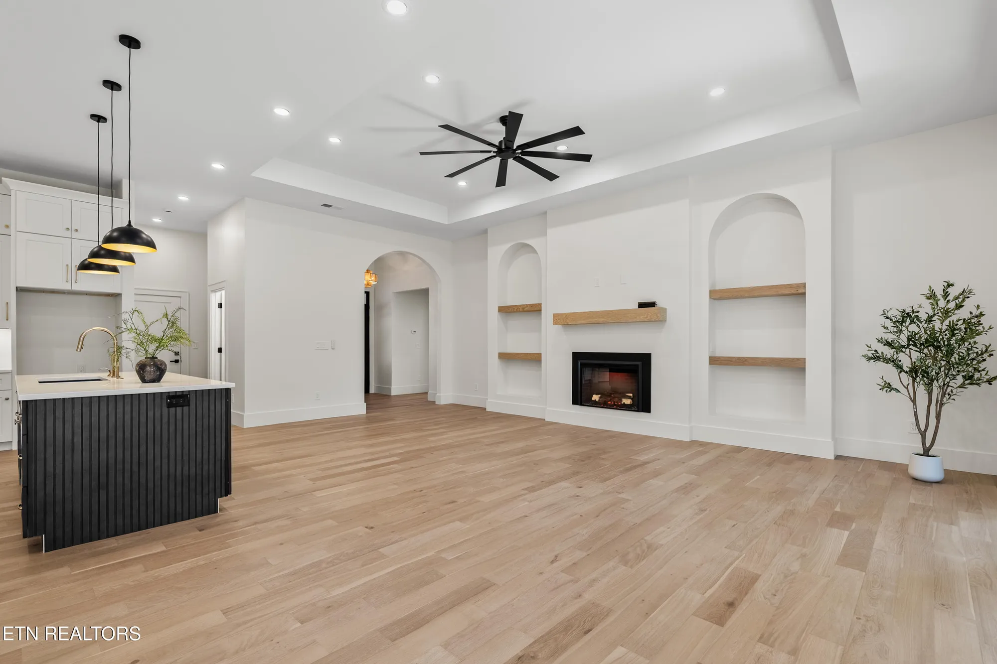 Property Slideshow image 8 of 45 | 117 inagehi way, Loudon, TN, 37774