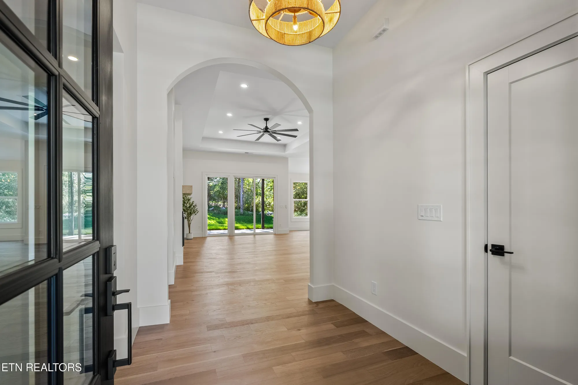 Property Slideshow image 4 of 45 | 117 inagehi way, Loudon, TN, 37774