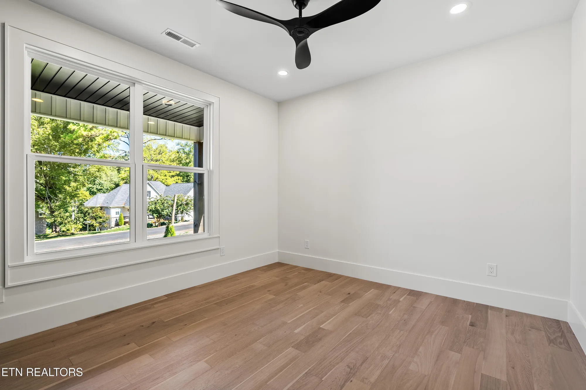 Property Slideshow image 18 of 45 | 117 inagehi way, Loudon, TN, 37774