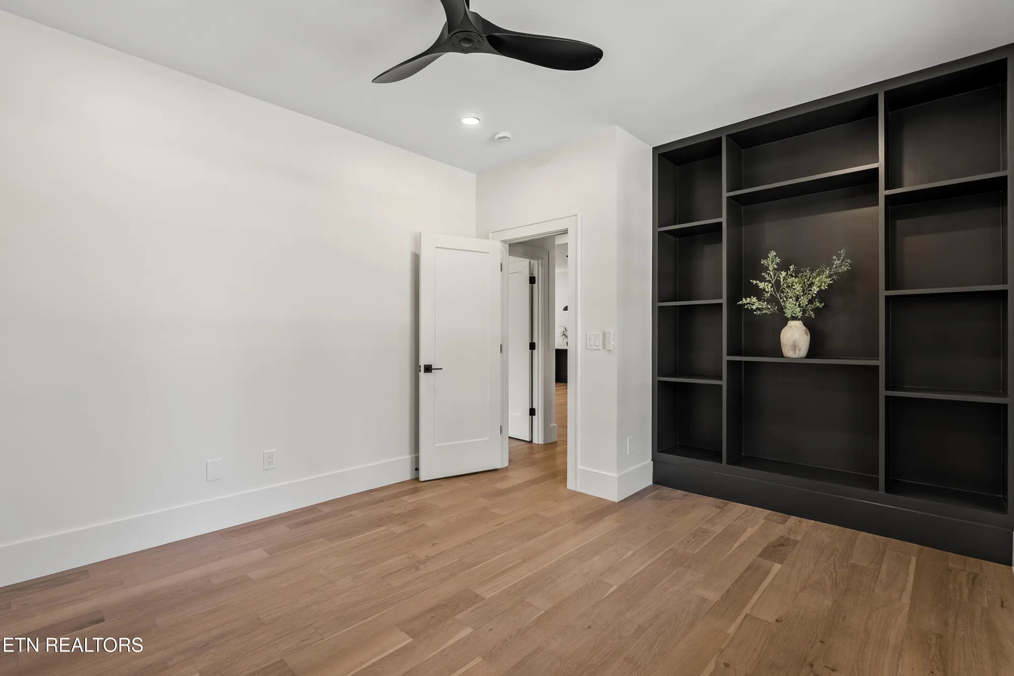 Property Slideshow image 19 of 45 | 117 inagehi way, Loudon, TN, 37774