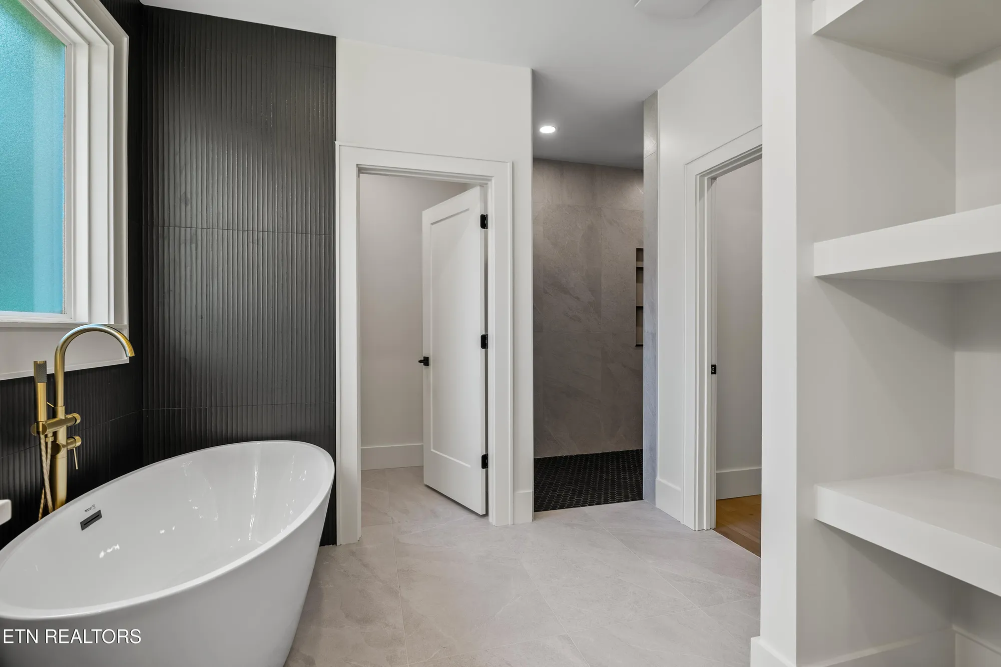 Property Slideshow image 23 of 45 | 117 inagehi way, Loudon, TN, 37774