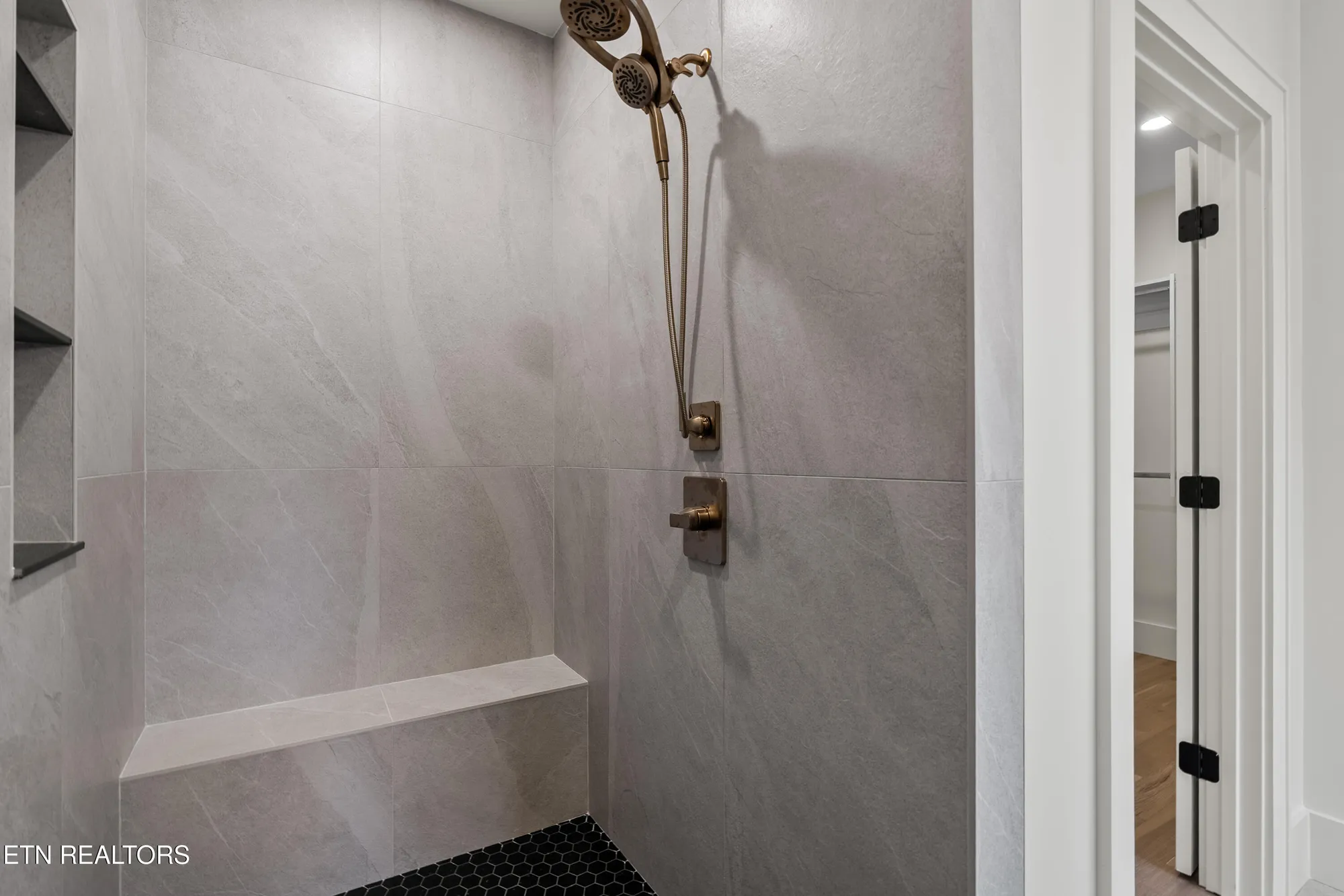 Property Slideshow image 24 of 45 | 117 inagehi way, Loudon, TN, 37774