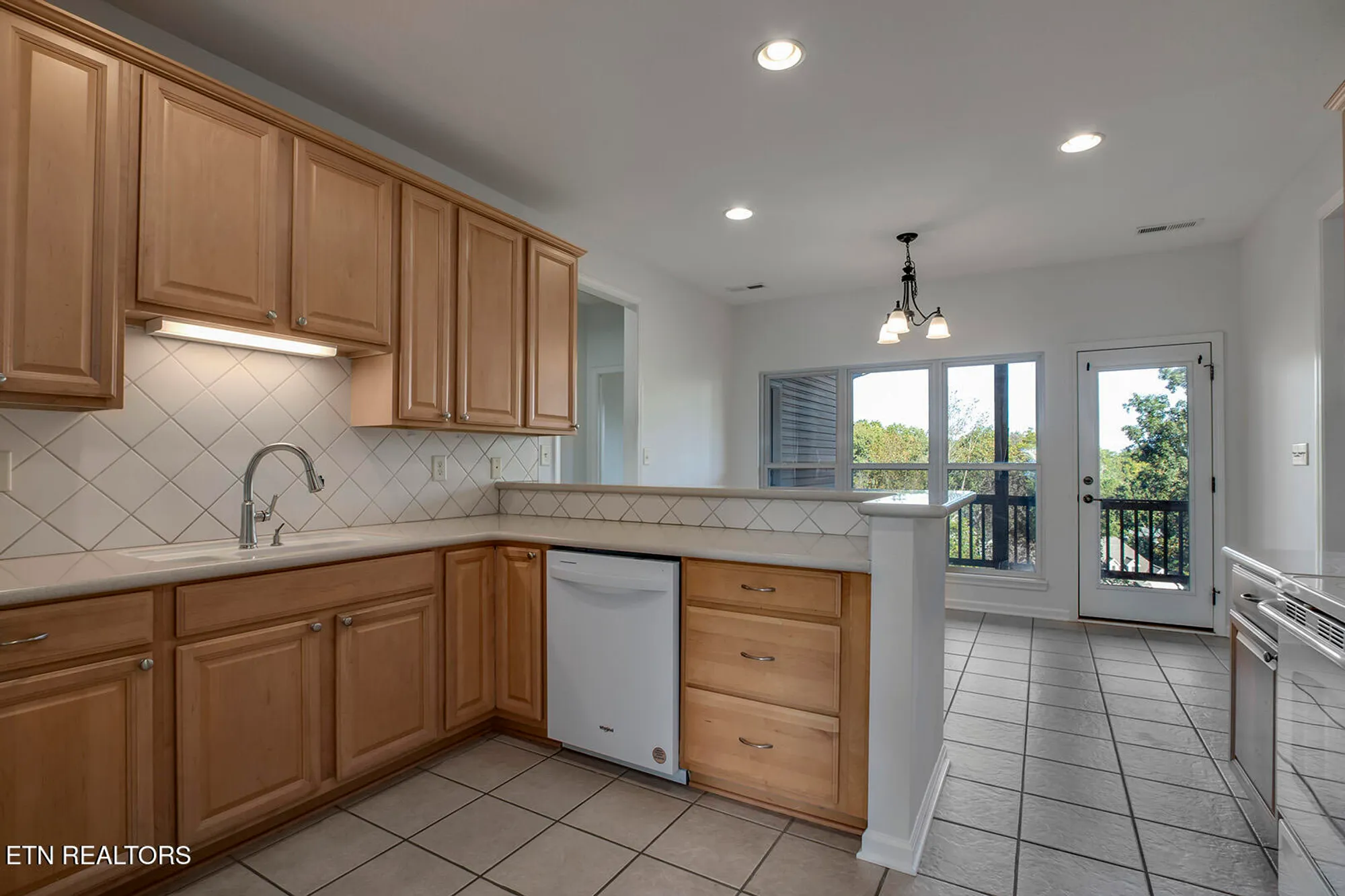 Property Slideshow image 6 of 37 | 143 chahyga way, Loudon, TN, 37774