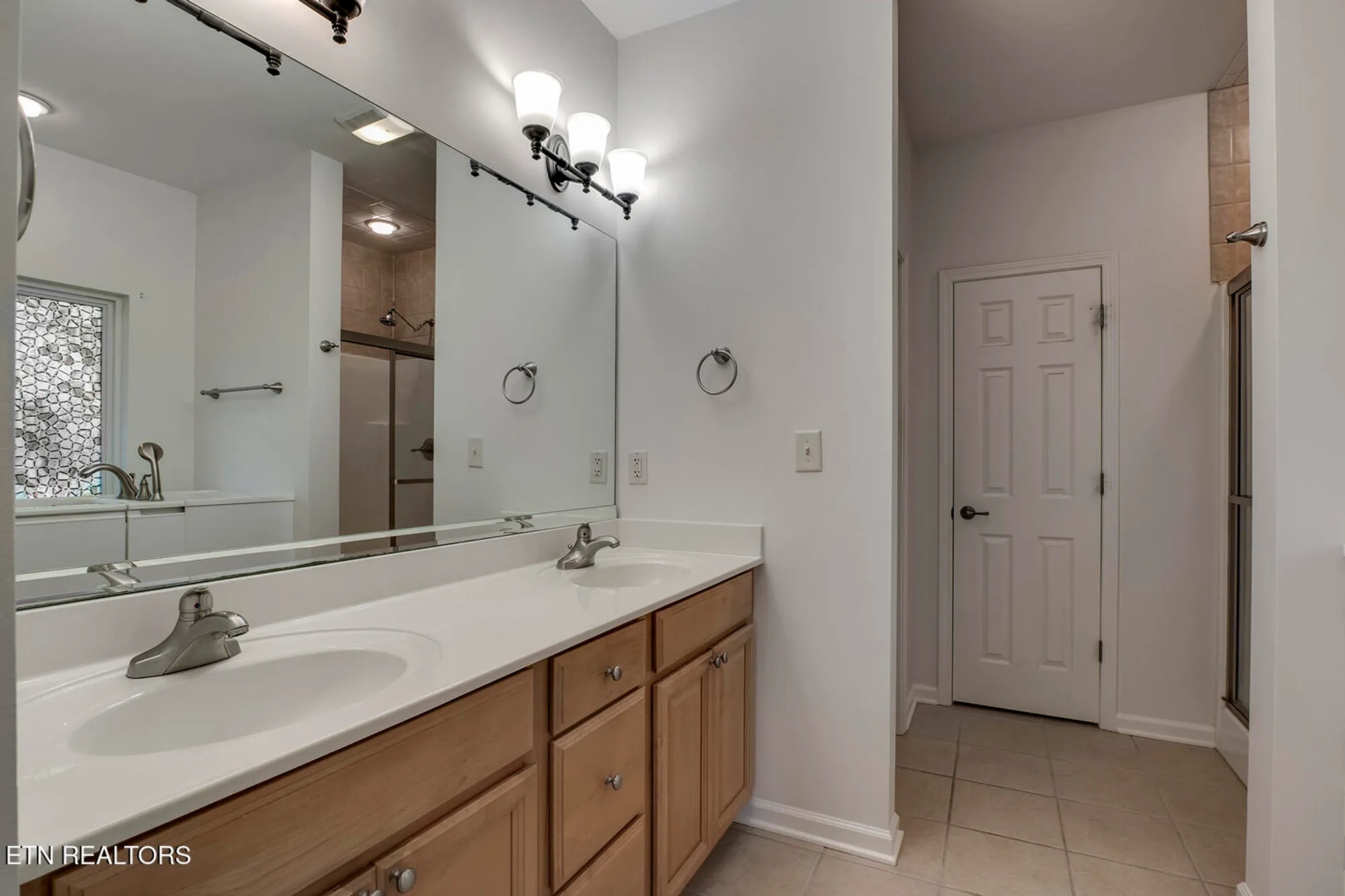 Property Slideshow image 14 of 37 | 143 chahyga way, Loudon, TN, 37774