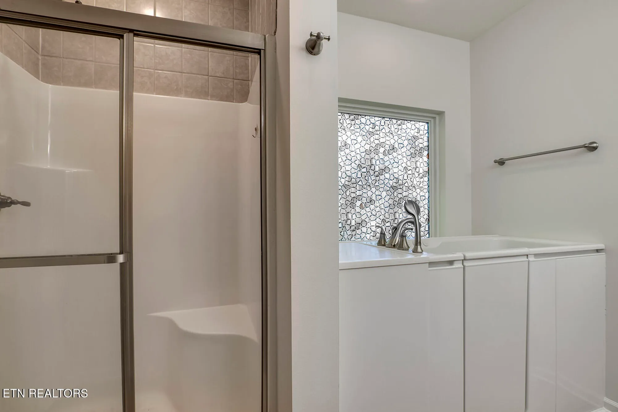 Property Slideshow image 15 of 37 | 143 chahyga way, Loudon, TN, 37774