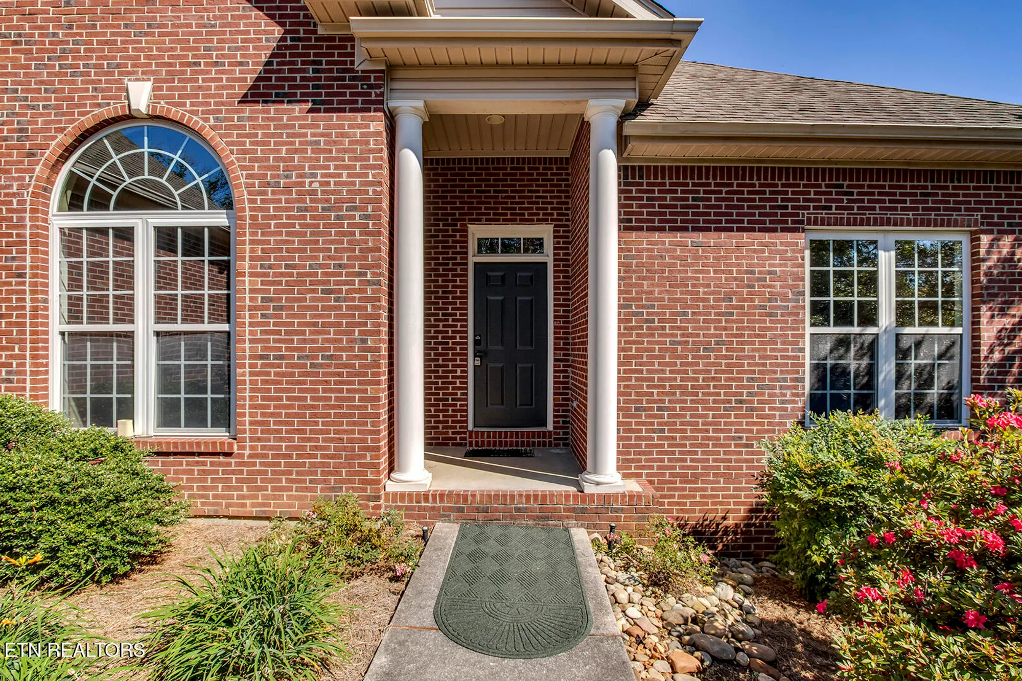 Property Slideshow image 2 of 37 | 143 chahyga way, Loudon, TN, 37774