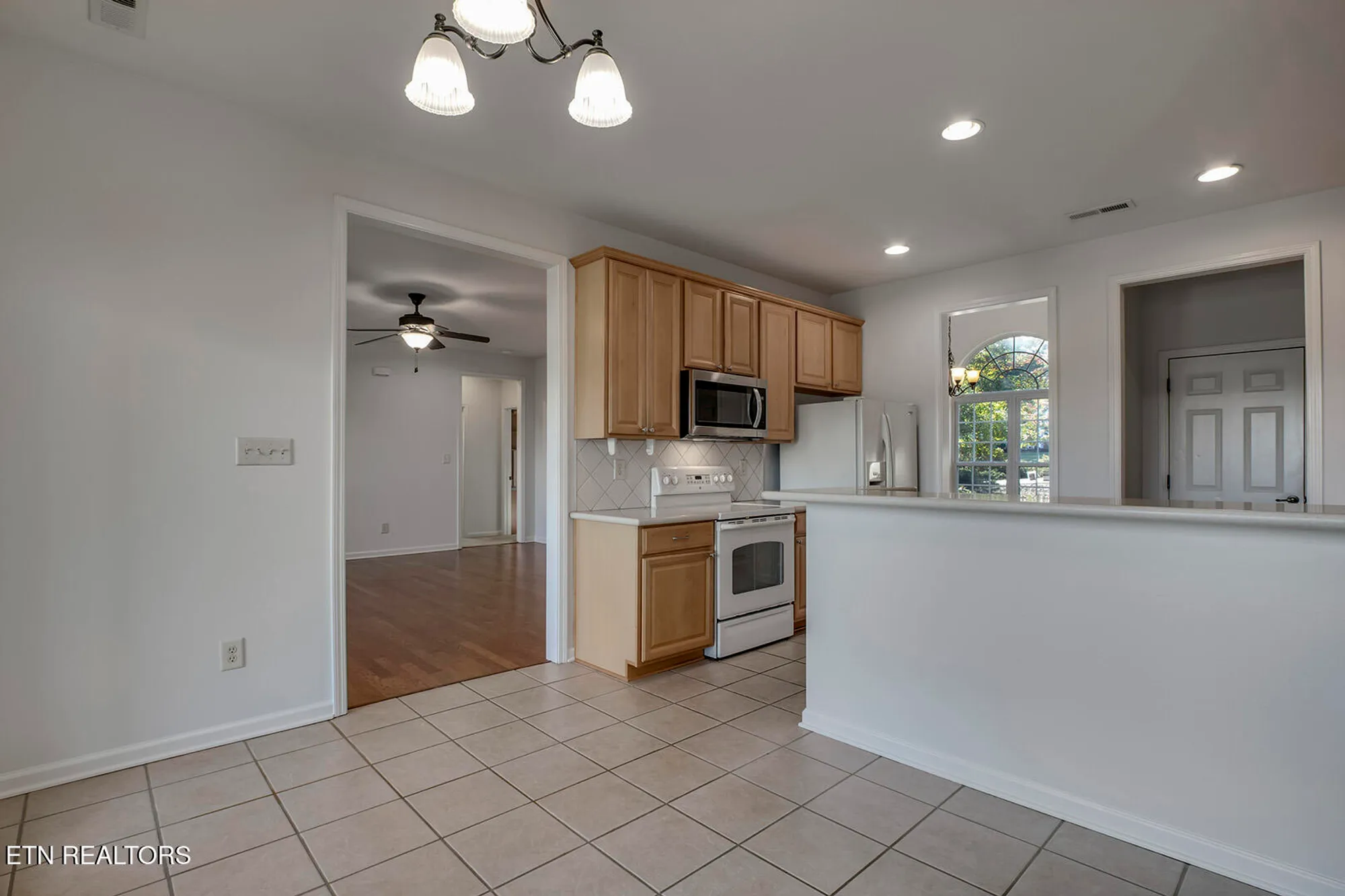 Property Slideshow image 8 of 37 | 143 chahyga way, Loudon, TN, 37774