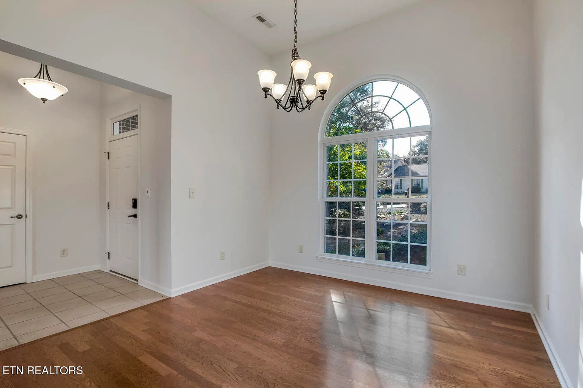 Property Slideshow image 10 of 37 | 143 chahyga way, Loudon, TN, 37774