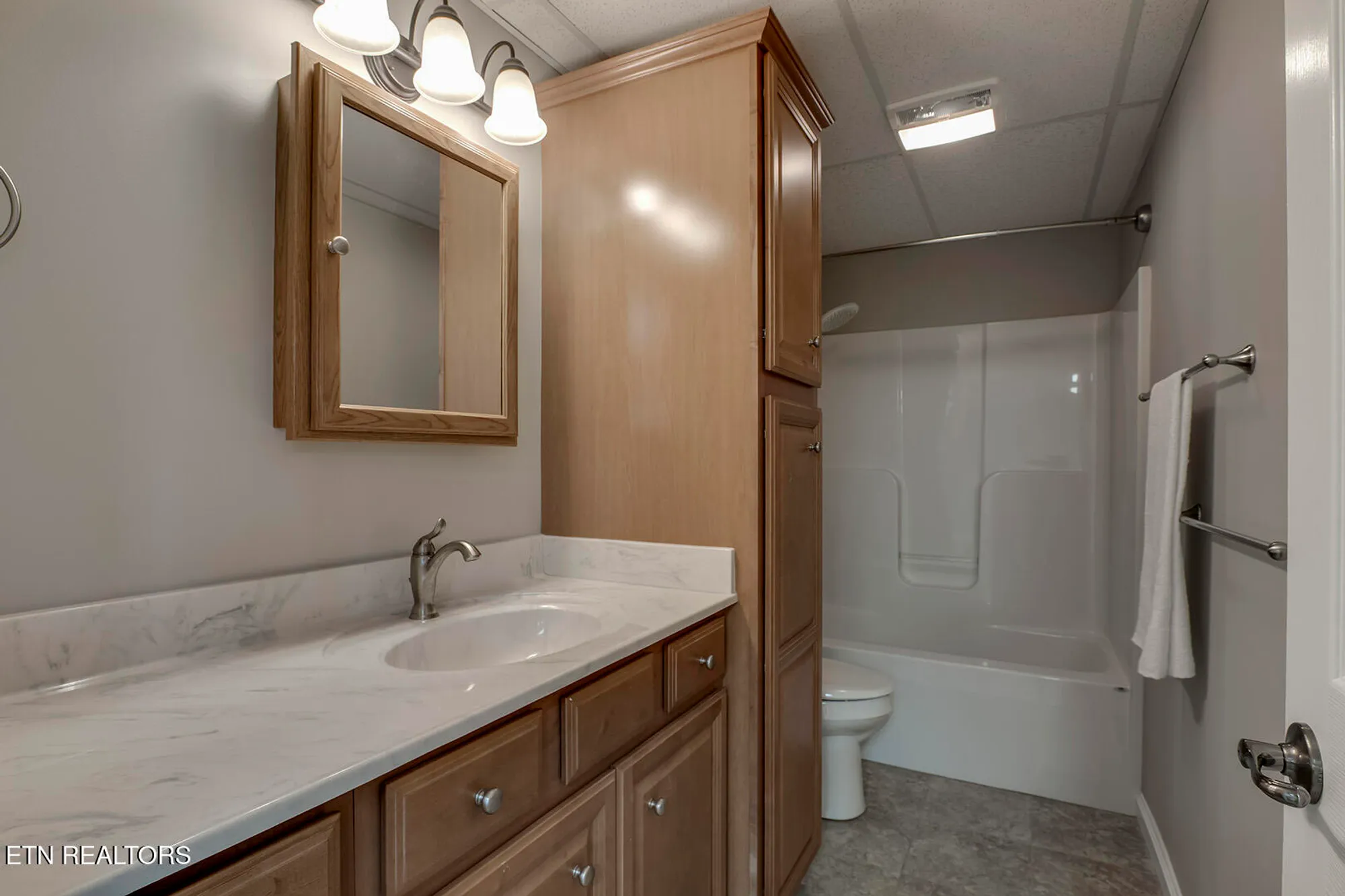 Property Slideshow image 26 of 37 | 143 chahyga way, Loudon, TN, 37774