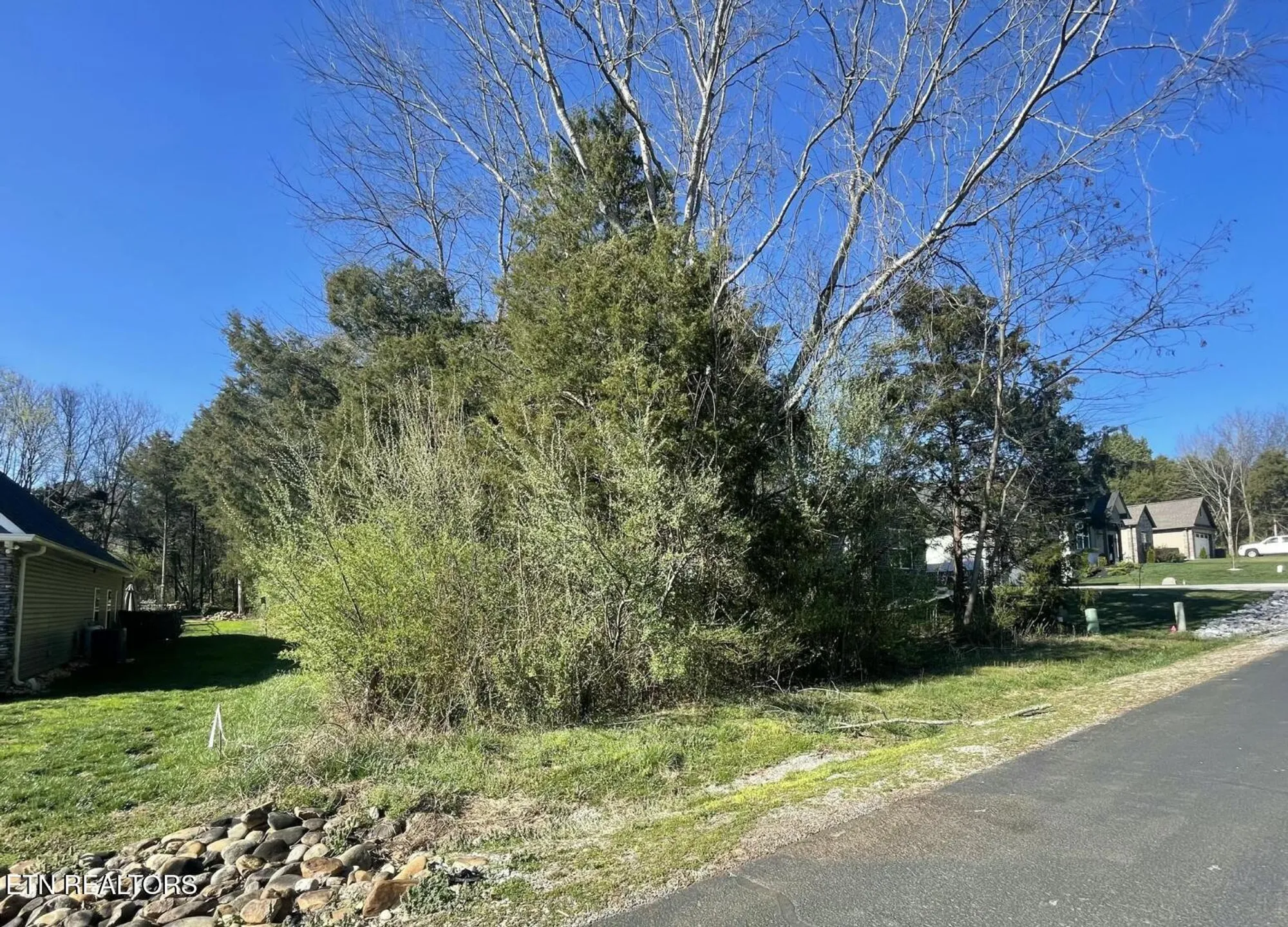 Property Slideshow image 10 of 13 | 120 tsuhdatsi way, Loudon, TN, 37774