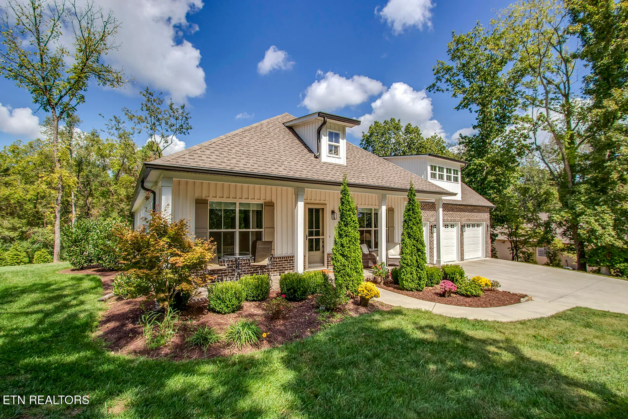 Property Slideshow image 3 of 59 | 202 choowa trce, Loudon, TN, 37774