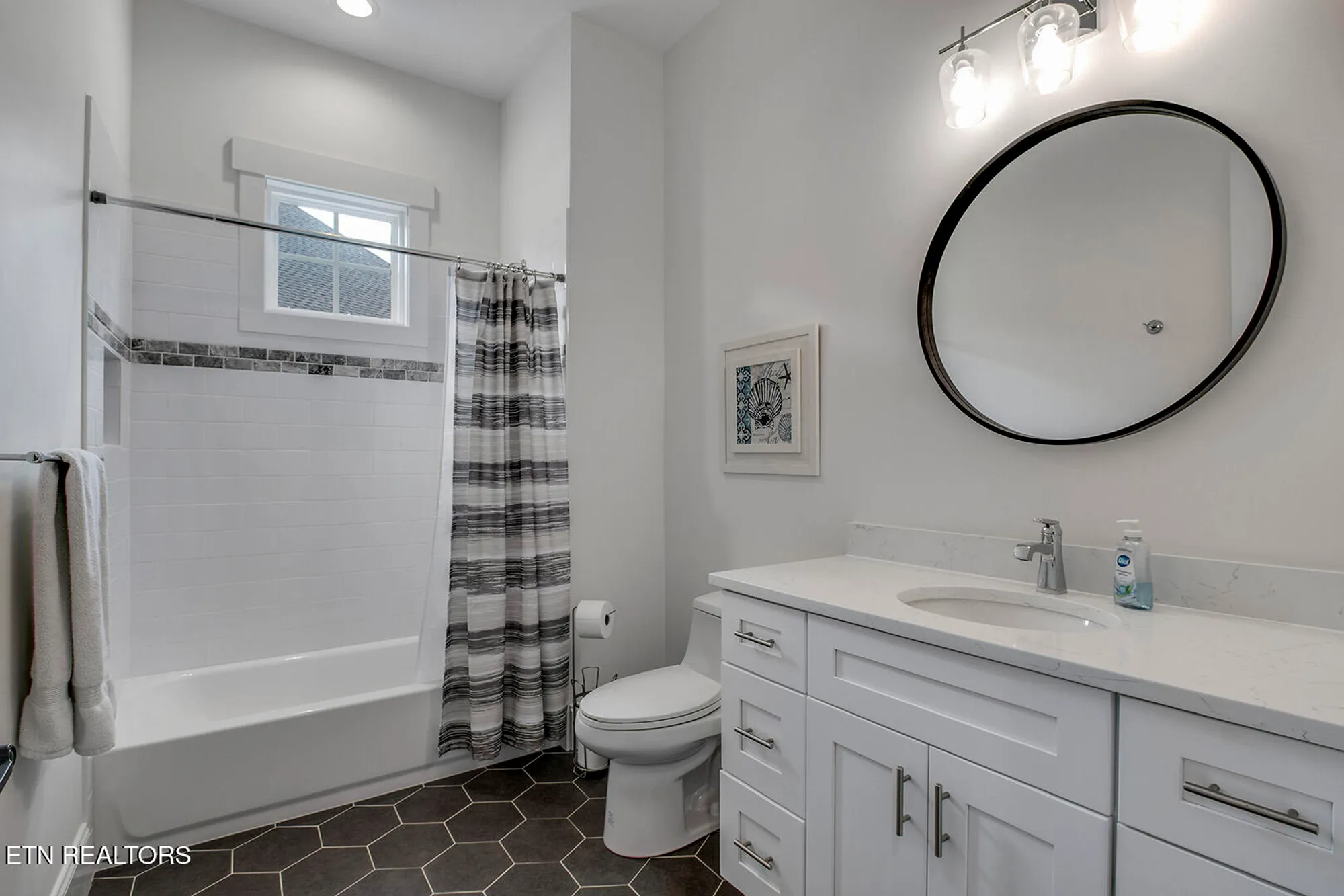 Property Slideshow image 32 of 59 | 202 choowa trce, Loudon, TN, 37774