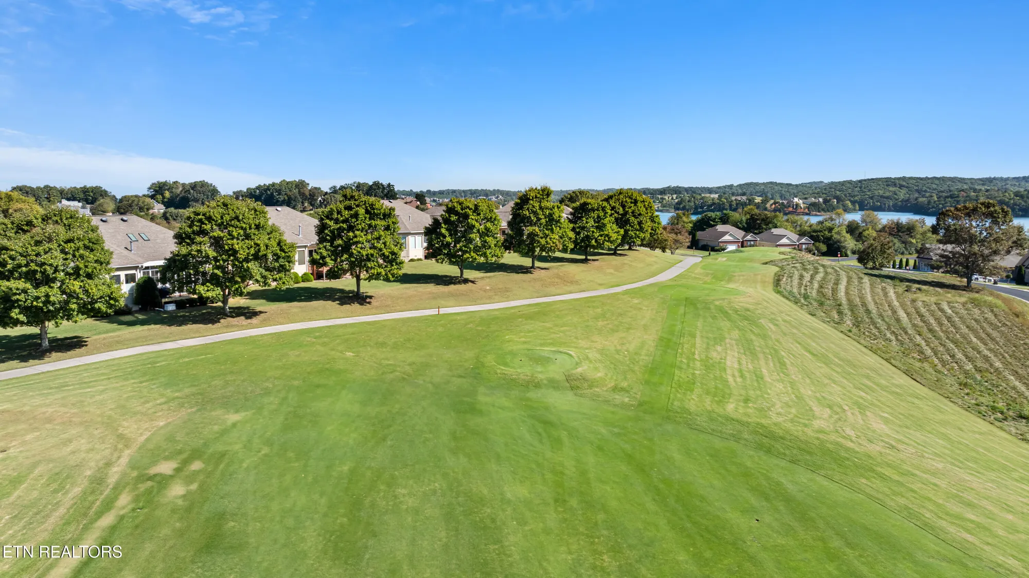 Property Slideshow image 14 of 39 | 106 canaly ln, Loudon, TN, 37774