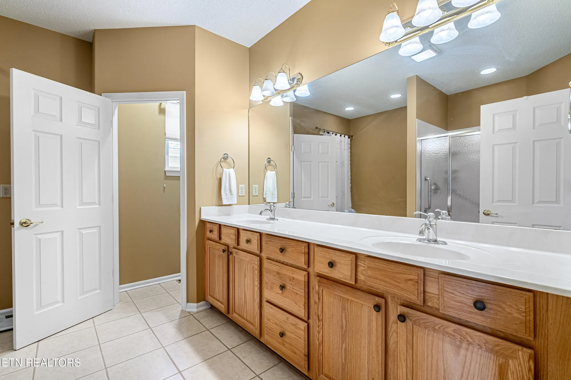 Property Slideshow image 33 of 39 | 106 canaly ln, Loudon, TN, 37774