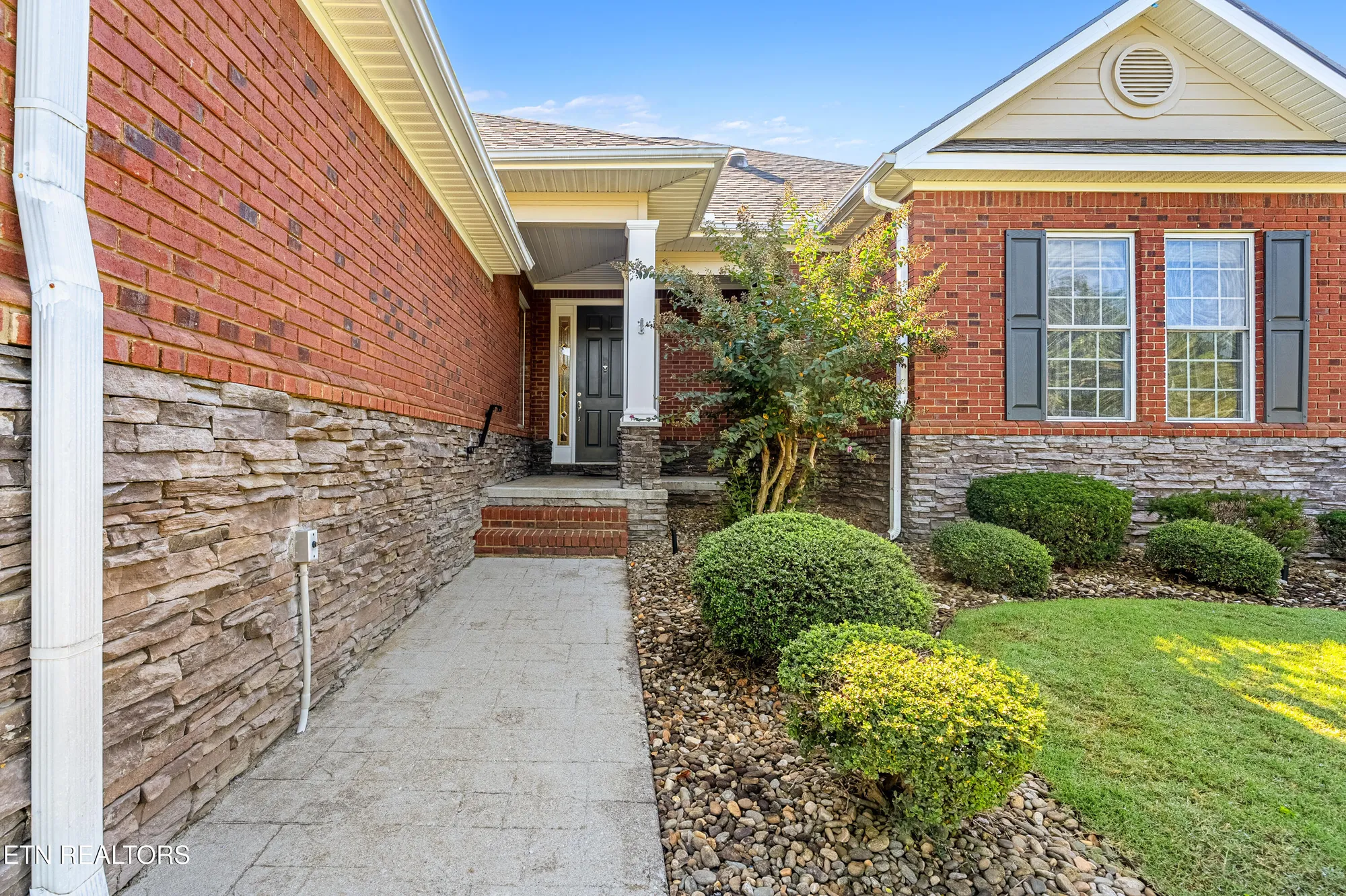 Property Slideshow image 5 of 39 | 106 canaly ln, Loudon, TN, 37774