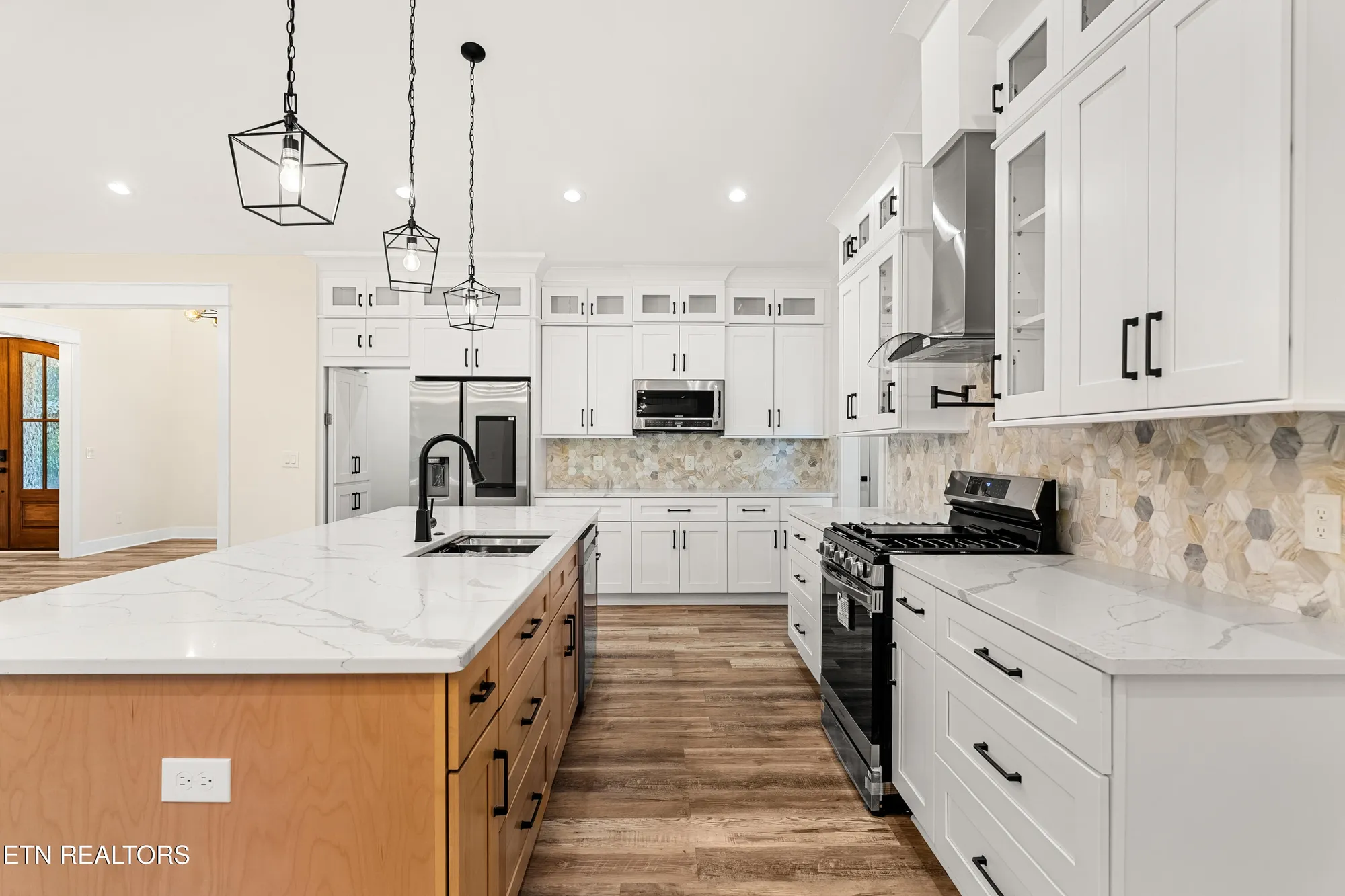 Property Slideshow image 11 of 39 | 207 inata trce, Loudon, TN, 37774