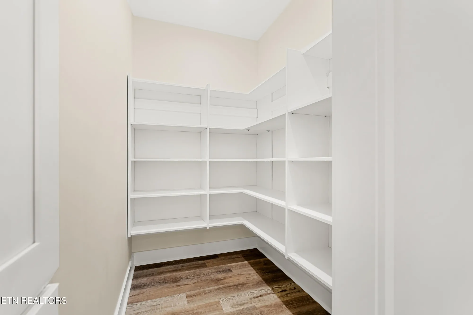 Property Slideshow image 15 of 39 | 207 inata trce, Loudon, TN, 37774