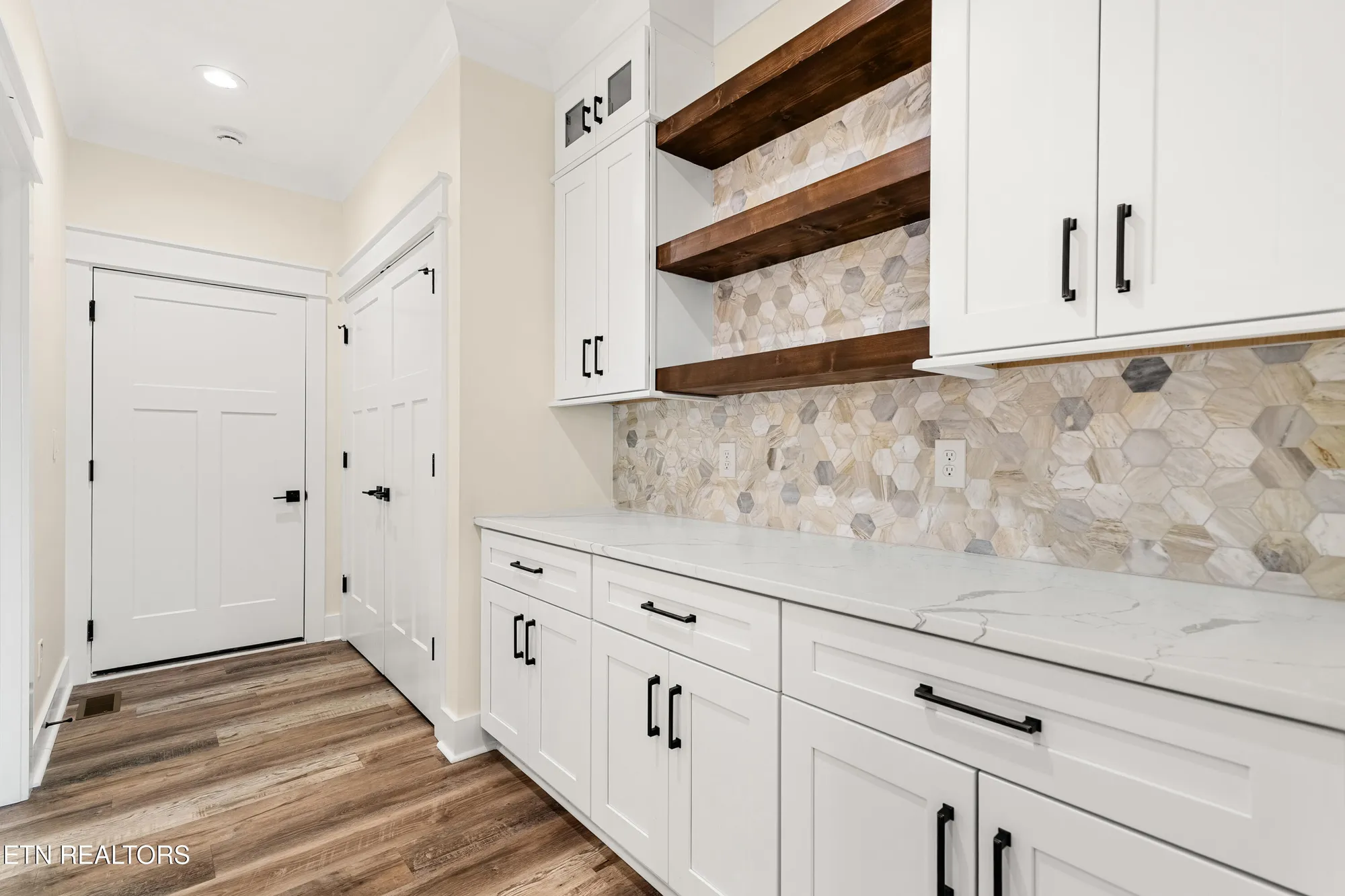 Property Slideshow image 19 of 39 | 207 inata trce, Loudon, TN, 37774