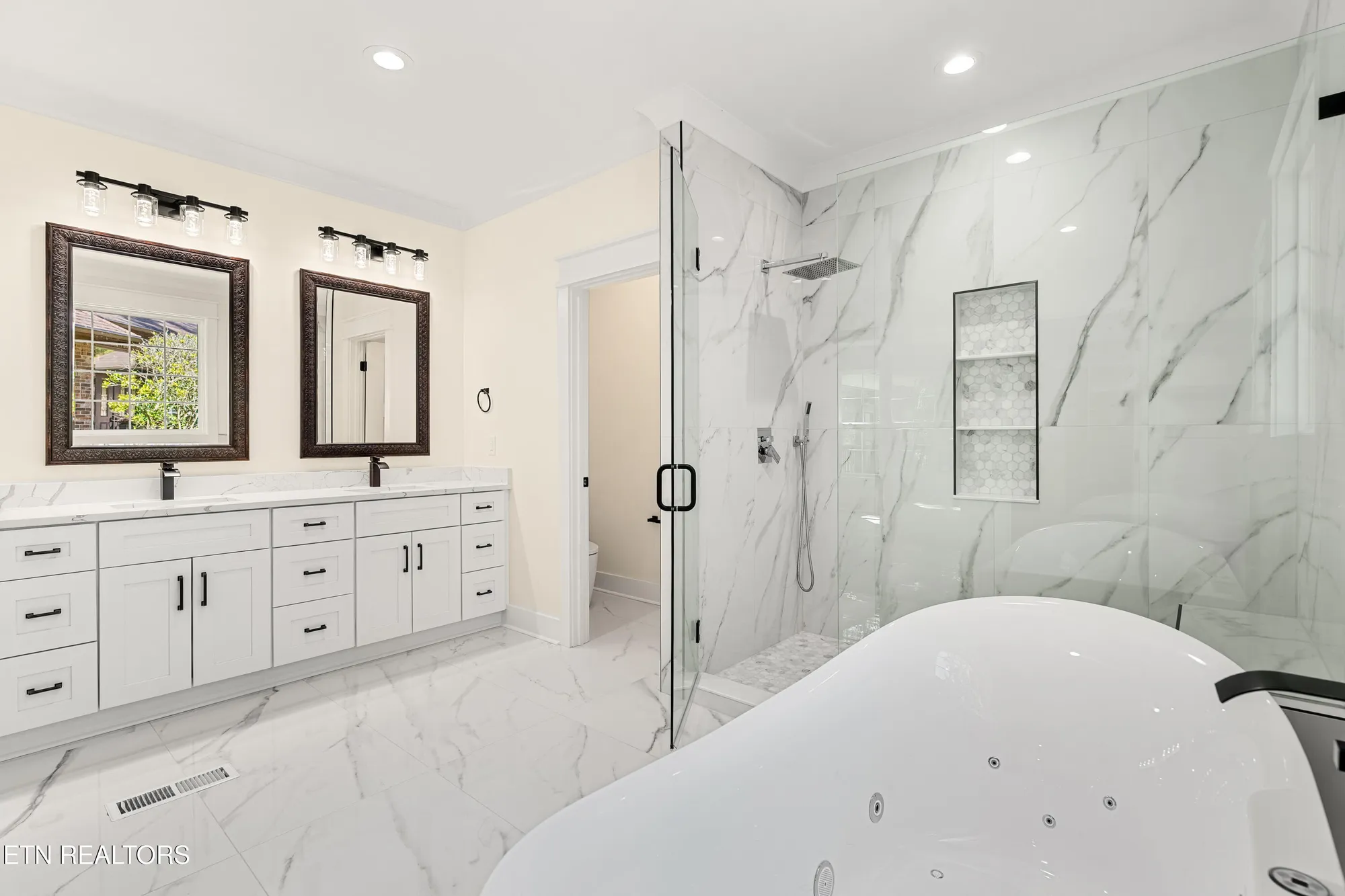 Property Slideshow image 23 of 39 | 207 inata trce, Loudon, TN, 37774