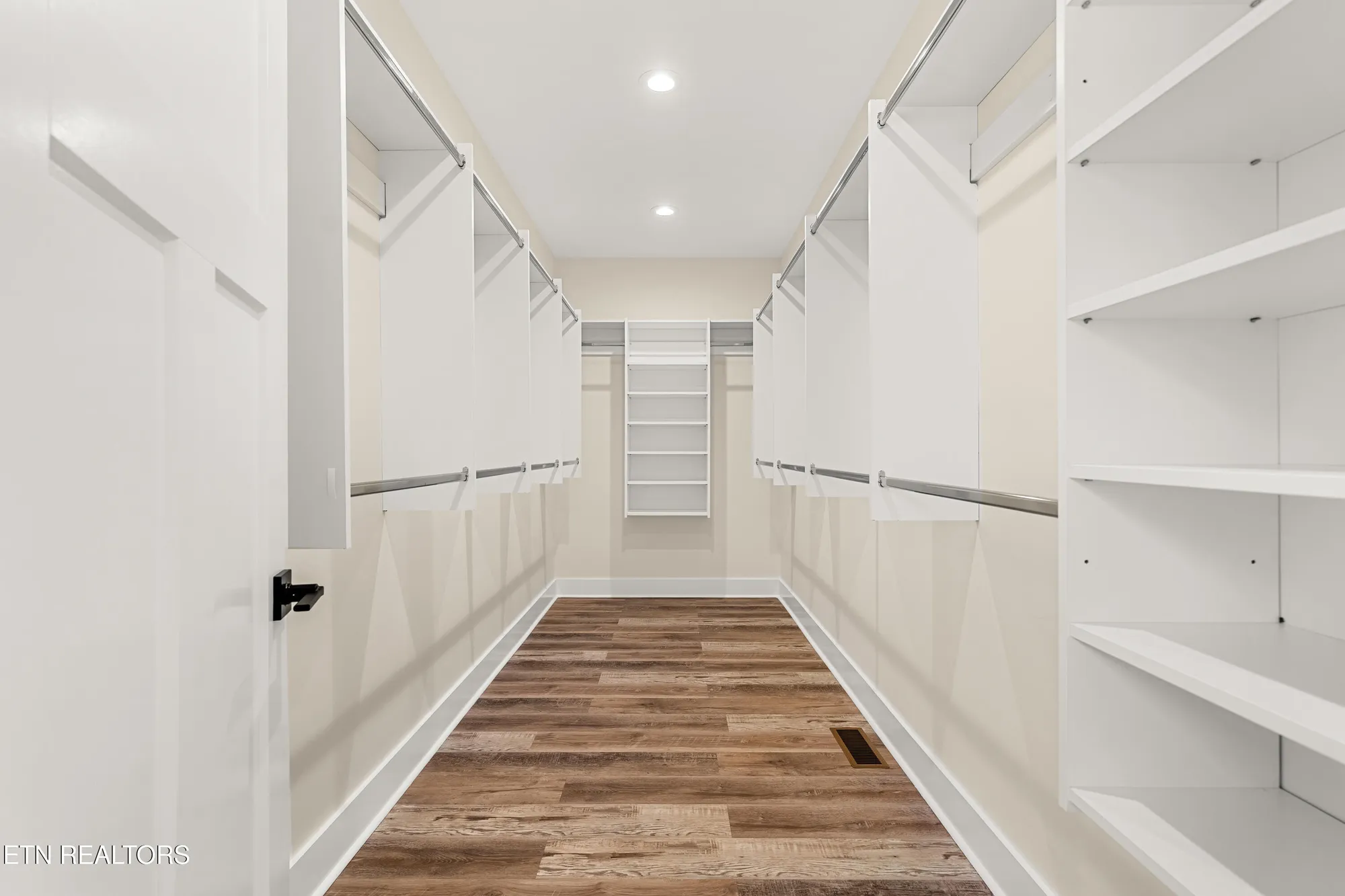 Property Slideshow image 25 of 39 | 207 inata trce, Loudon, TN, 37774