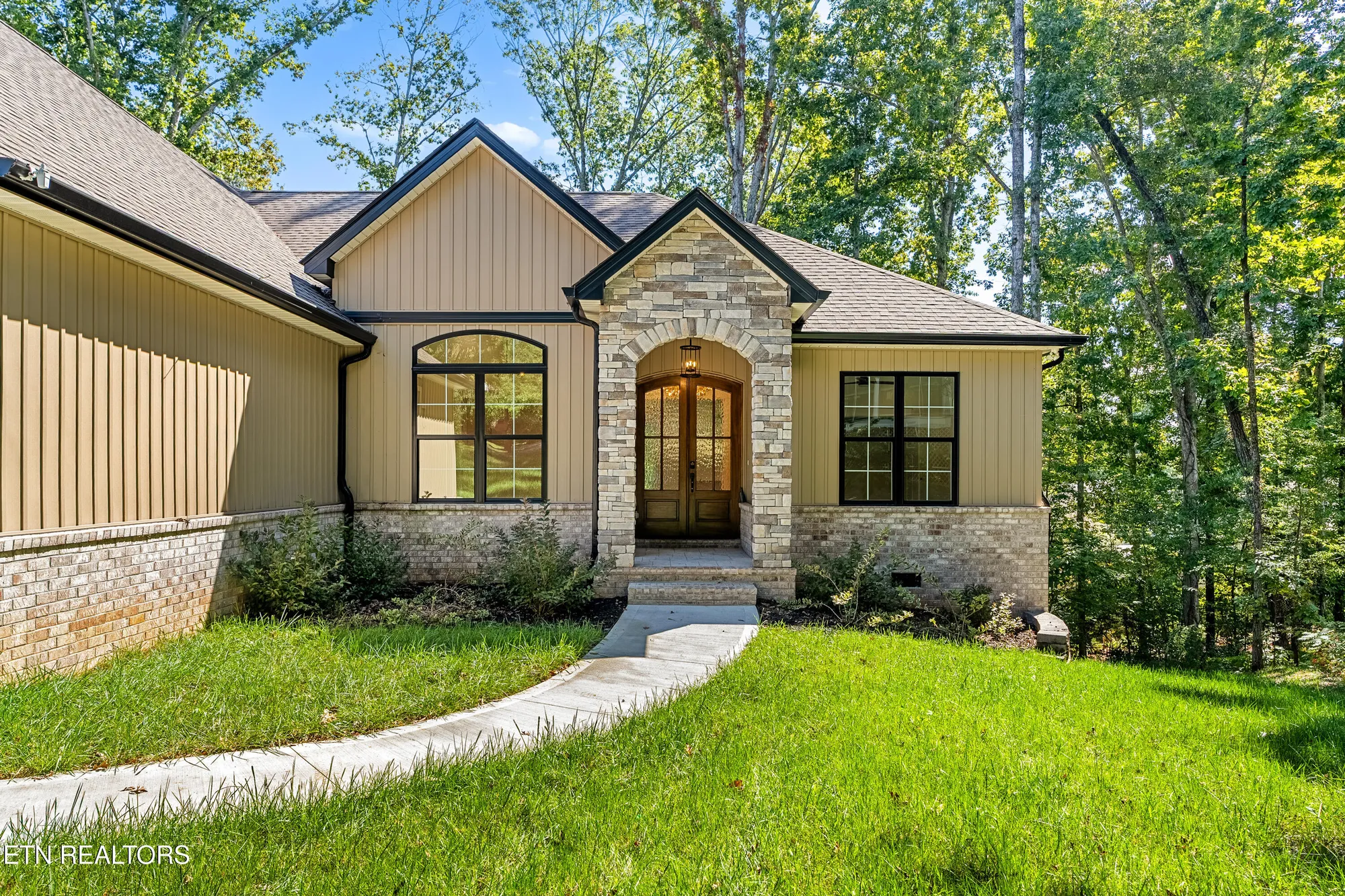 Property Slideshow image 2 of 39 | 207 inata trce, Loudon, TN, 37774