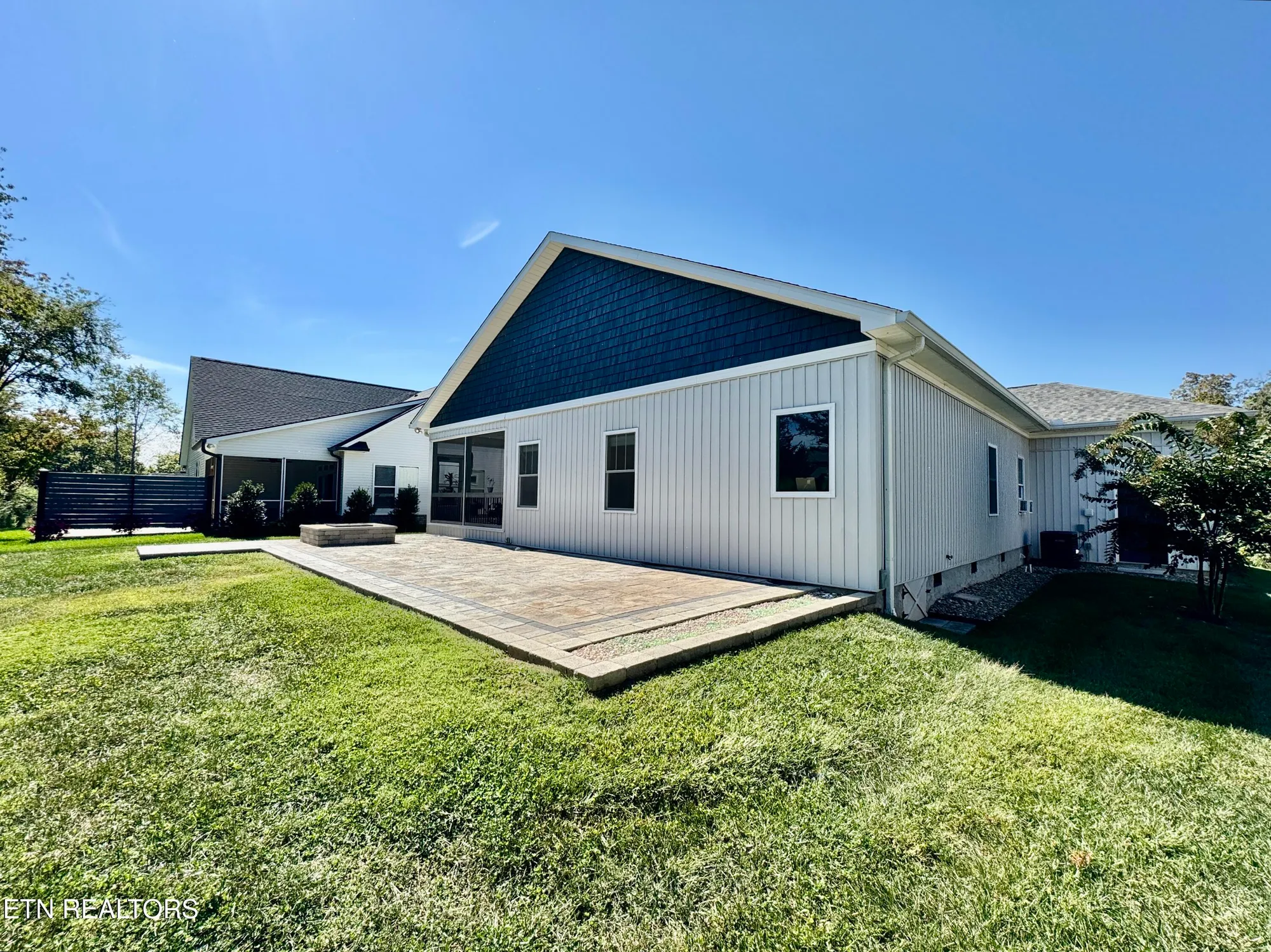 Property Slideshow image 14 of 52 | 170 elokwa way, Loudon, TN, 37774