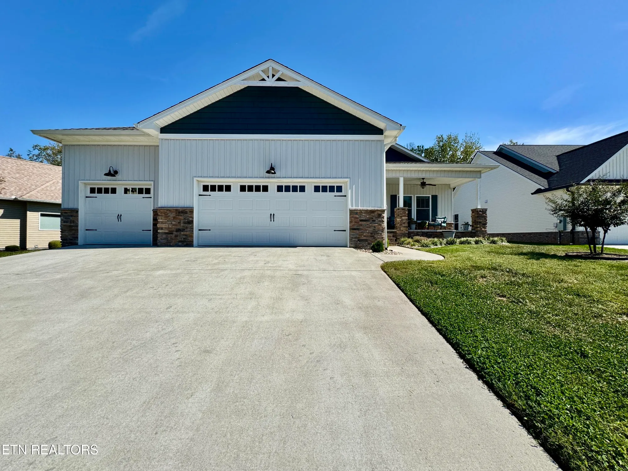 Property Slideshow image 4 of 52 | 170 elokwa way, Loudon, TN, 37774