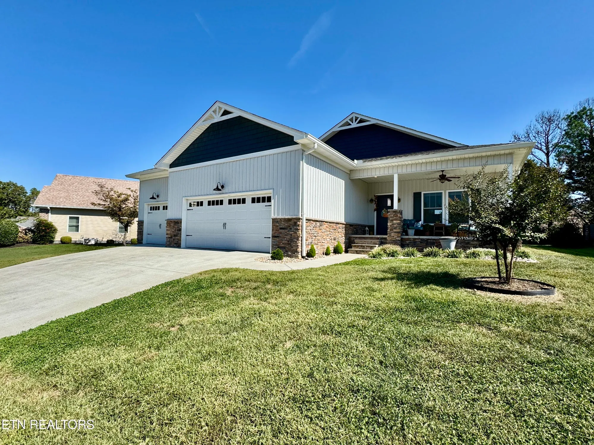 Property Slideshow image 5 of 52 | 170 elokwa way, Loudon, TN, 37774