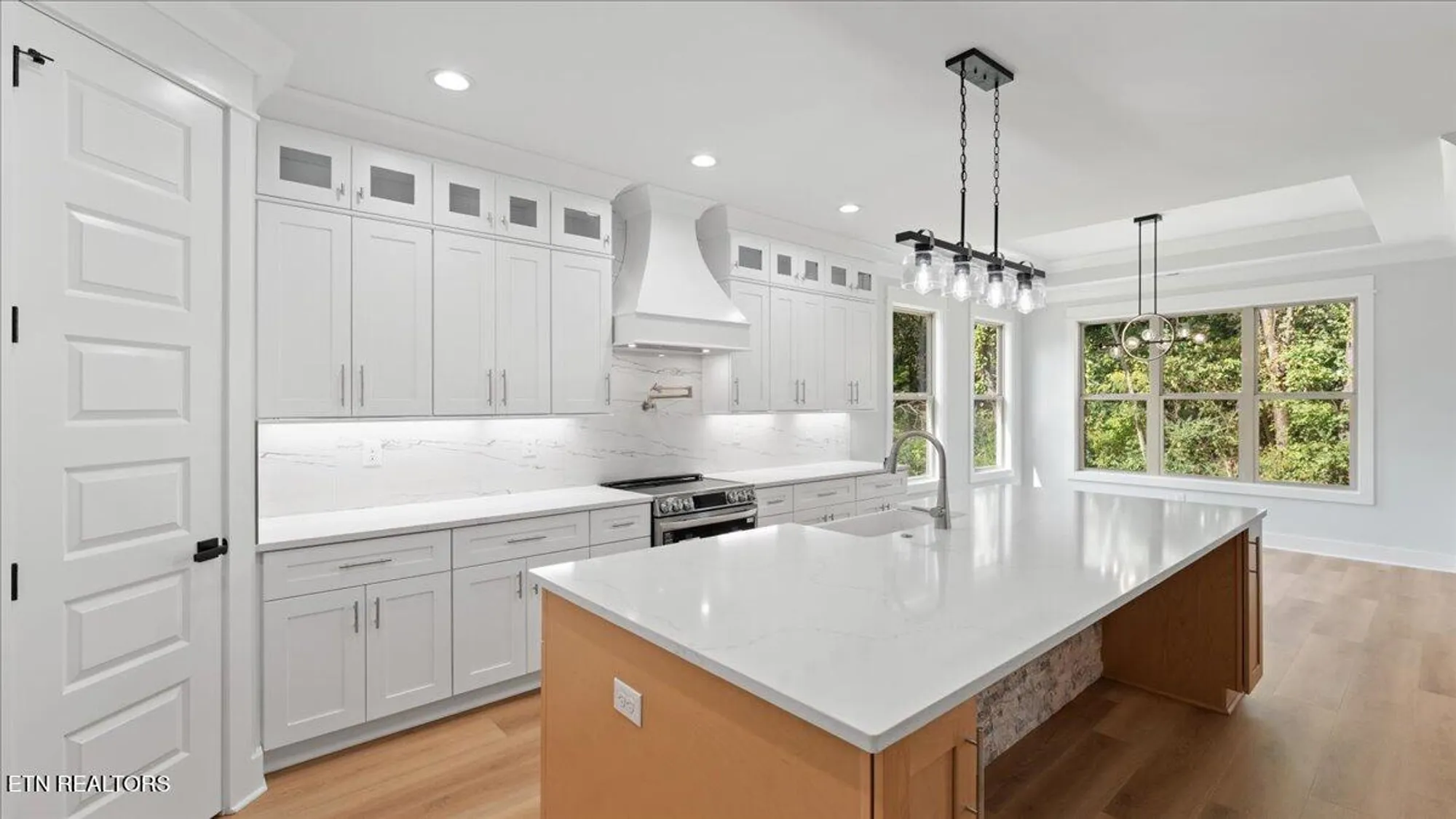 Property Slideshow image 14 of 49 | 131 utsesti ln, Loudon, TN, 37774